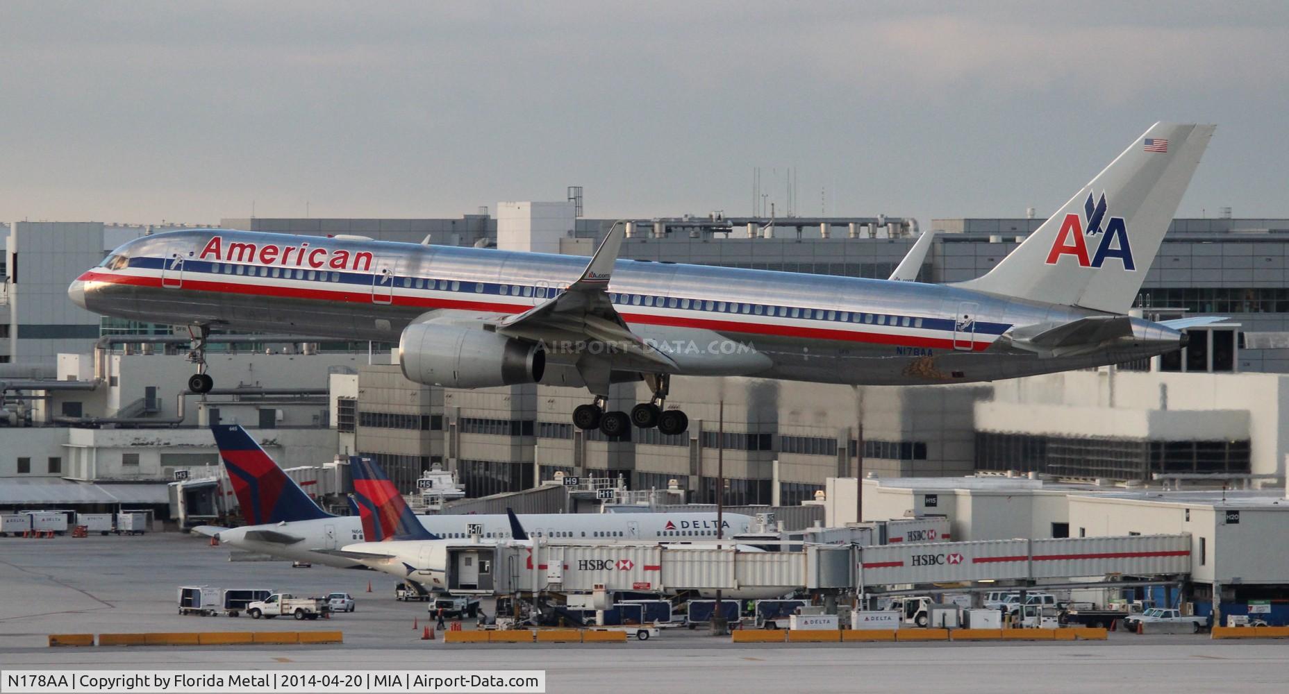 N178AA, 2002 Boeing 757-223 C/N 32398, American
