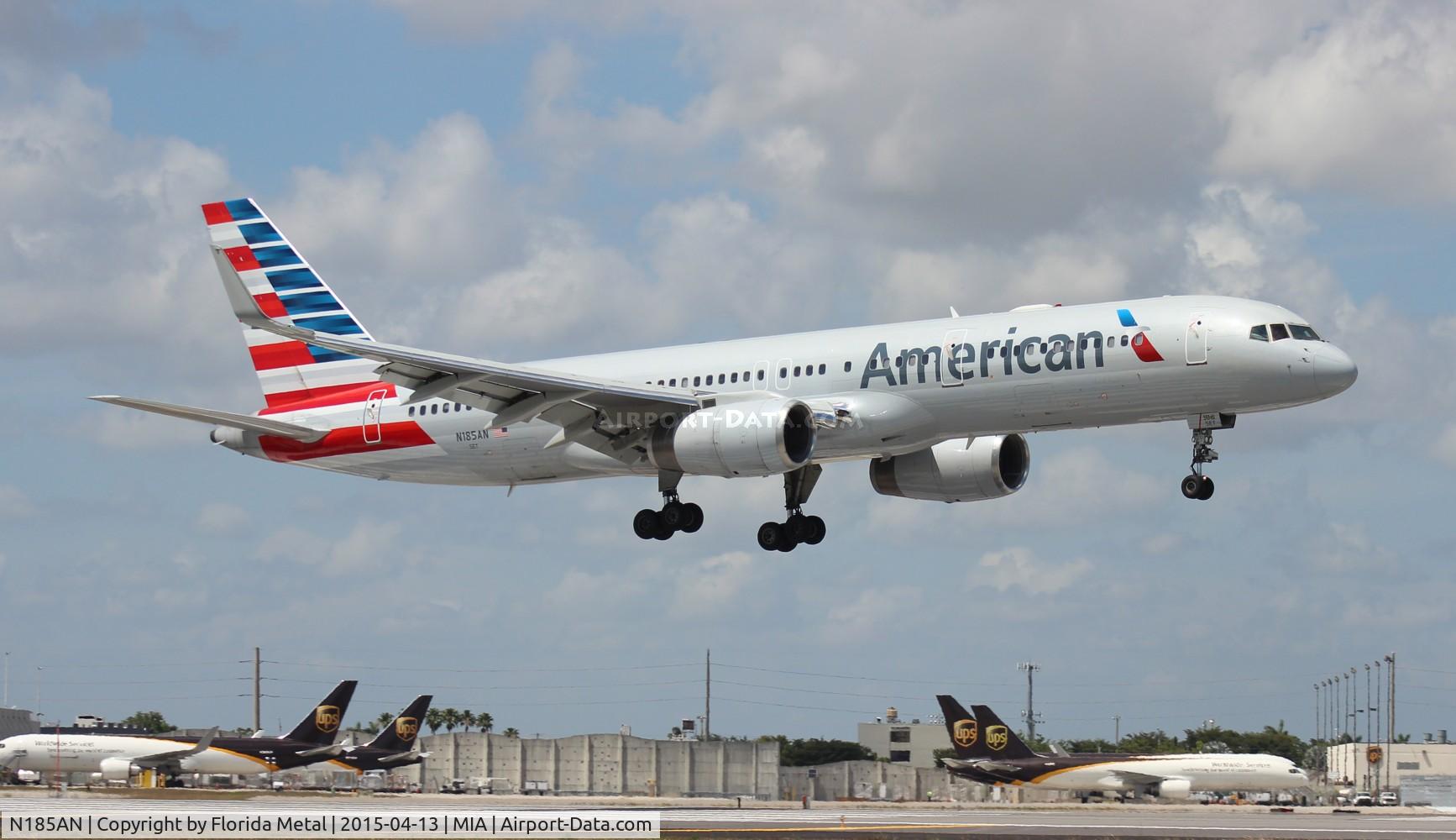 N185AN, 2001 Boeing 757-223 C/N 32379, American