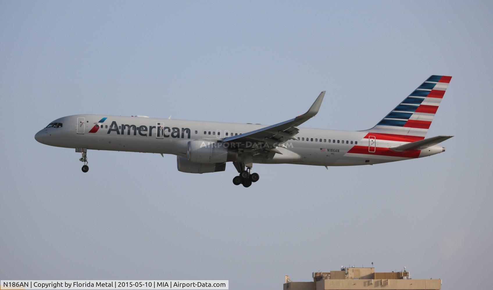 N186AN, 2001 Boeing 757-223 C/N 32380, American
