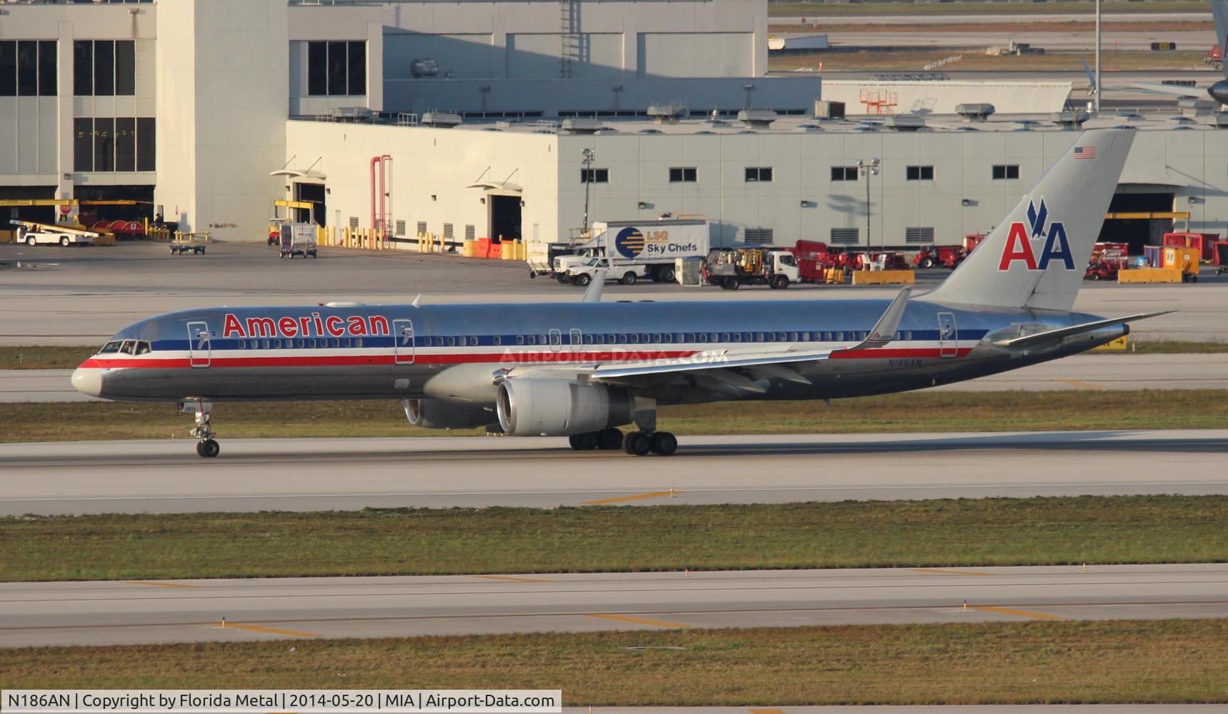N186AN, 2001 Boeing 757-223 C/N 32380, American 757-200