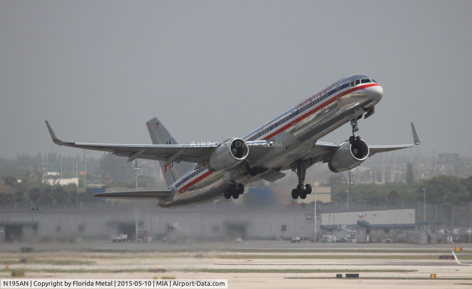 N195AN, 2001 Boeing 757-223 C/N 32389, American
