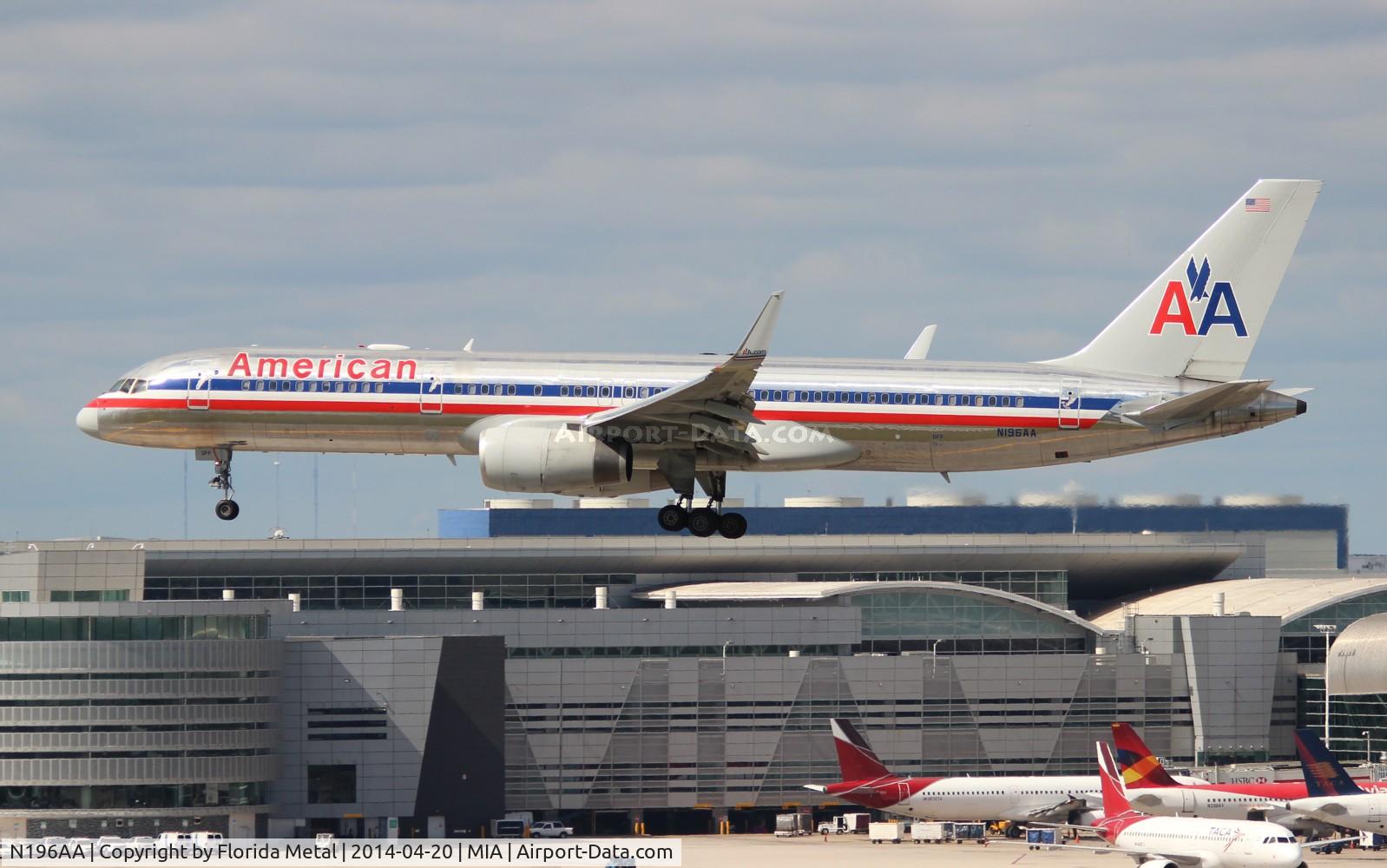 N196AA, 2001 Boeing 757-223 C/N 32390, American