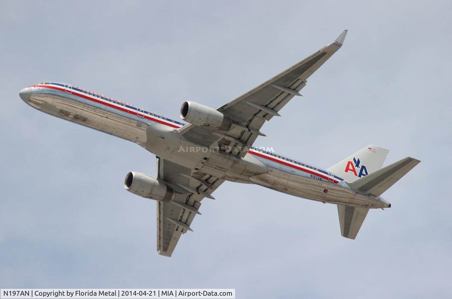 N197AN, 2001 Boeing 757-223 C/N 32391/988, American