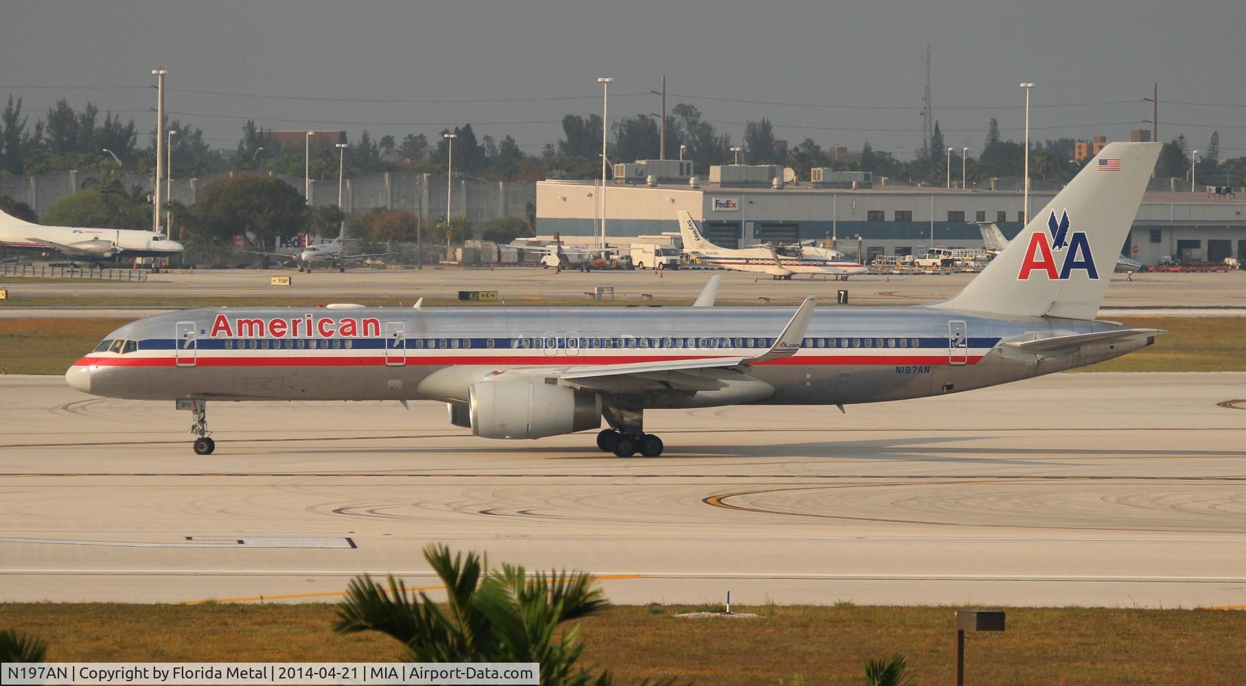 N197AN, 2001 Boeing 757-223 C/N 32391/988, American