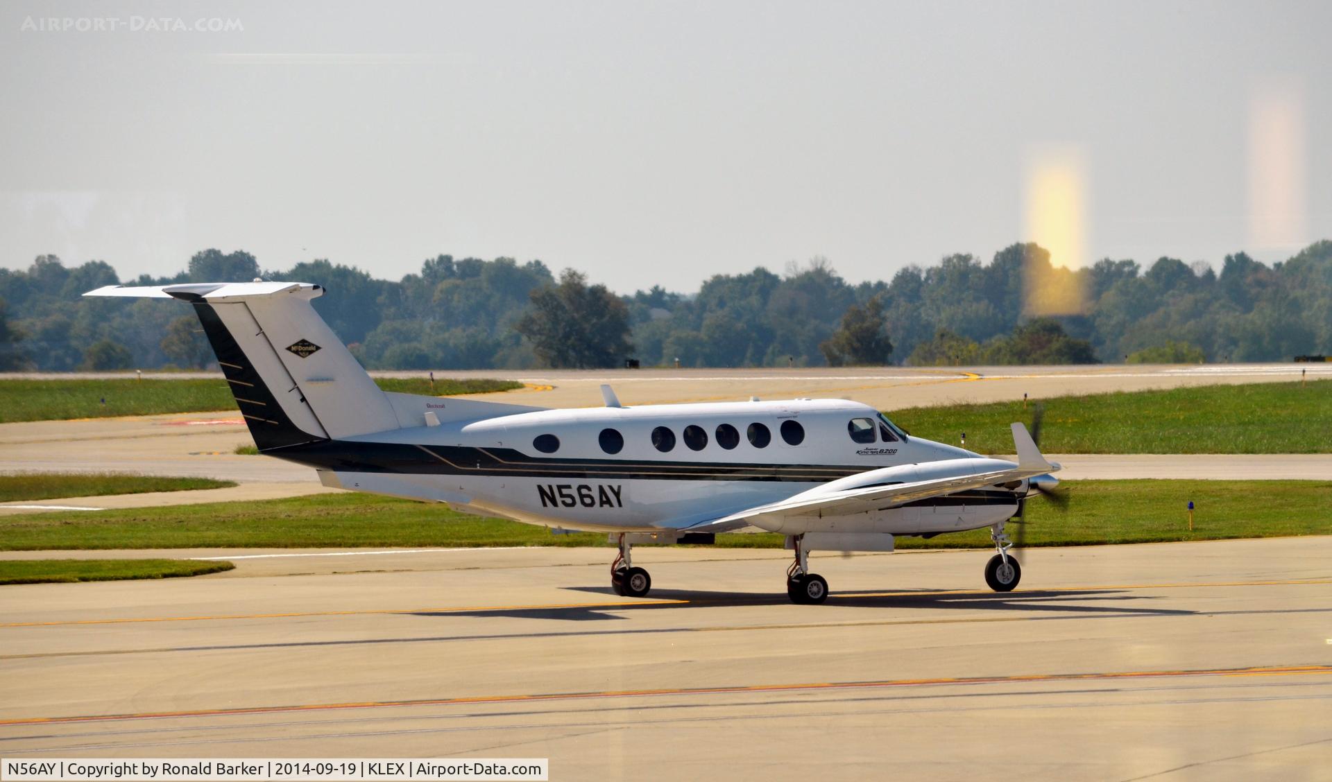 N56AY, 1995 Beech B200 King Air C/N BB-1511, Taxi Lexington