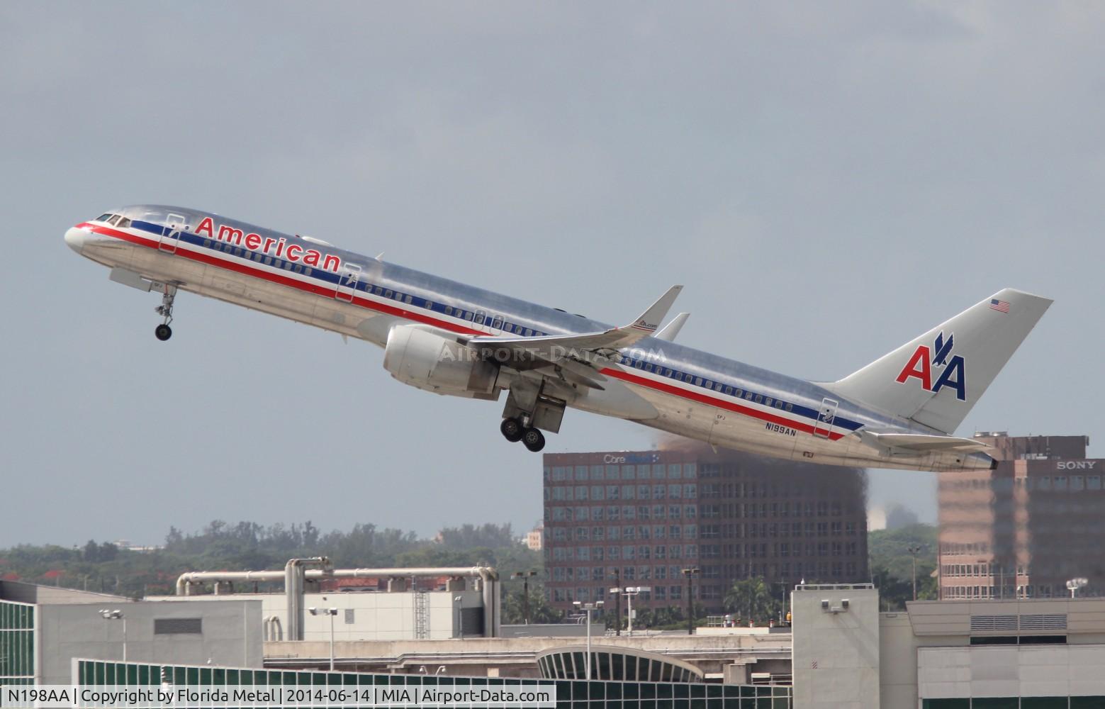 N198AA, 2001 Boeing 757-223 C/N 32392, American