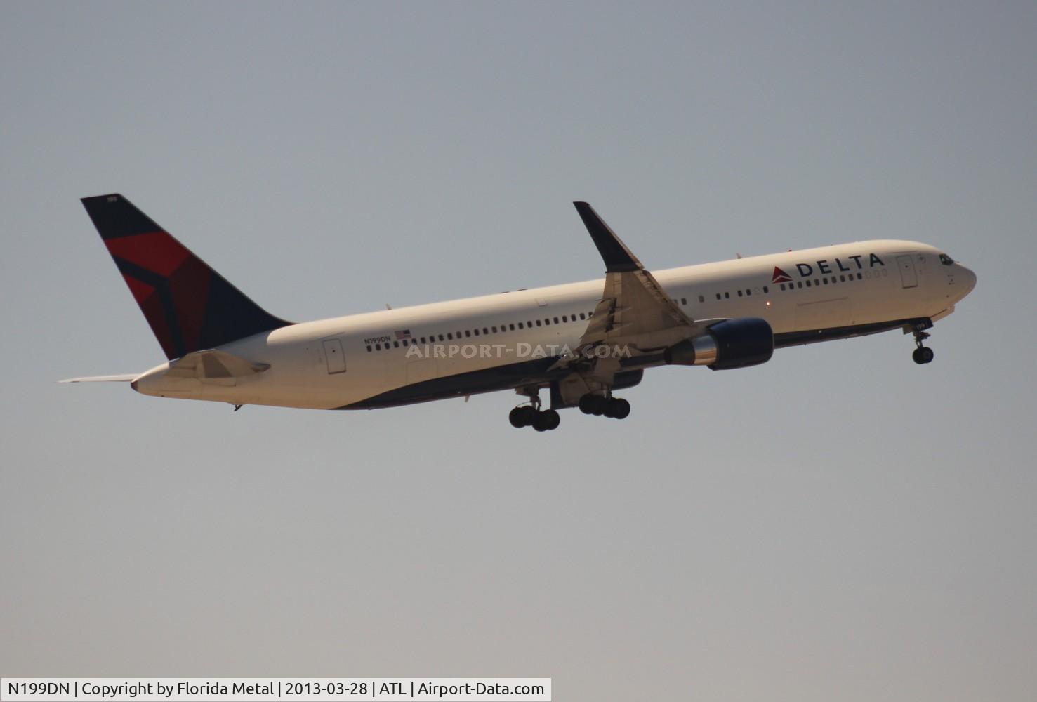 N199DN, 1998 Boeing 767-332/ER C/N 28456, Delta 767-300