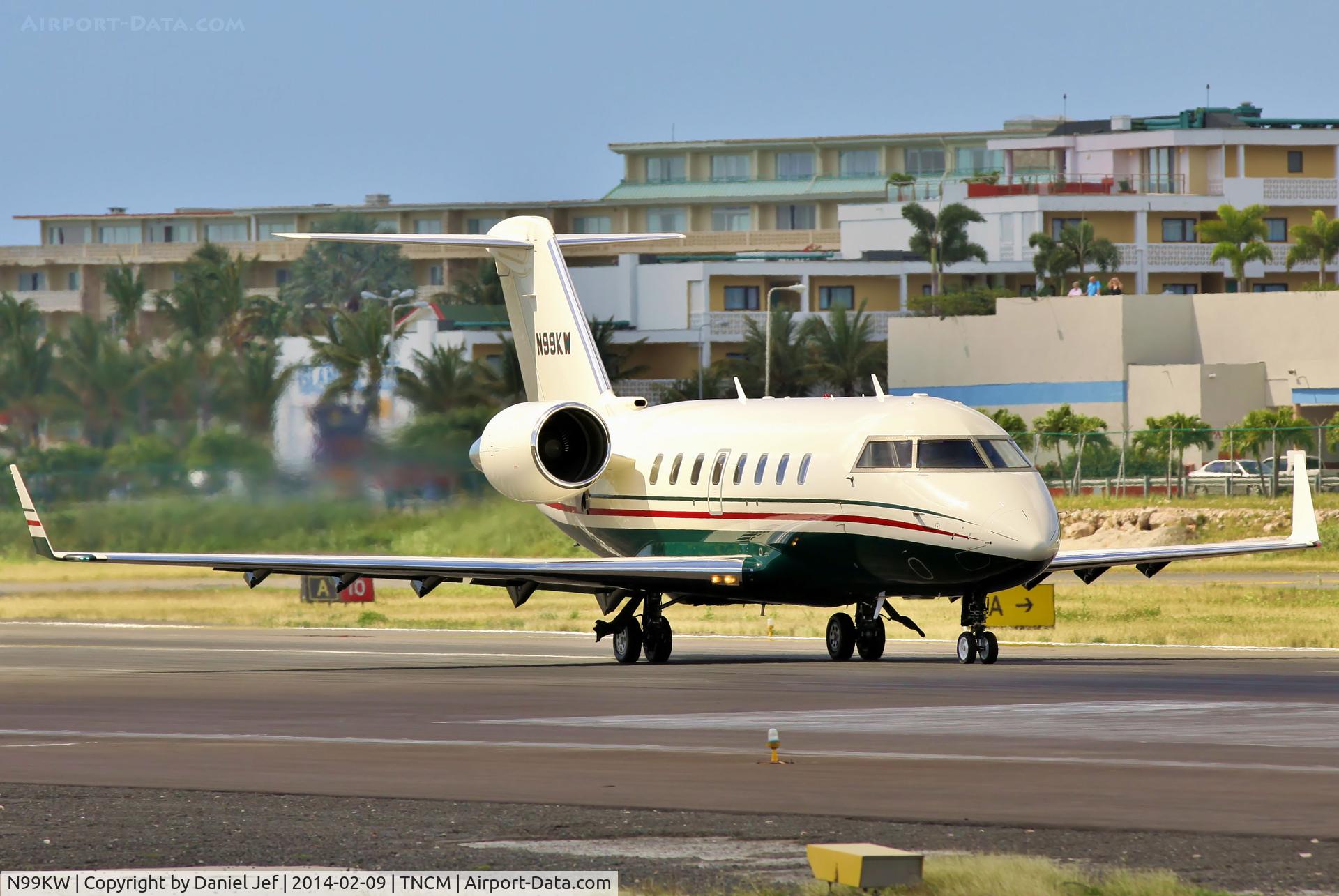 N99KW, 2011 Bombardier Challenger 605 (CL-600-2B16) C/N 5877, N99KW