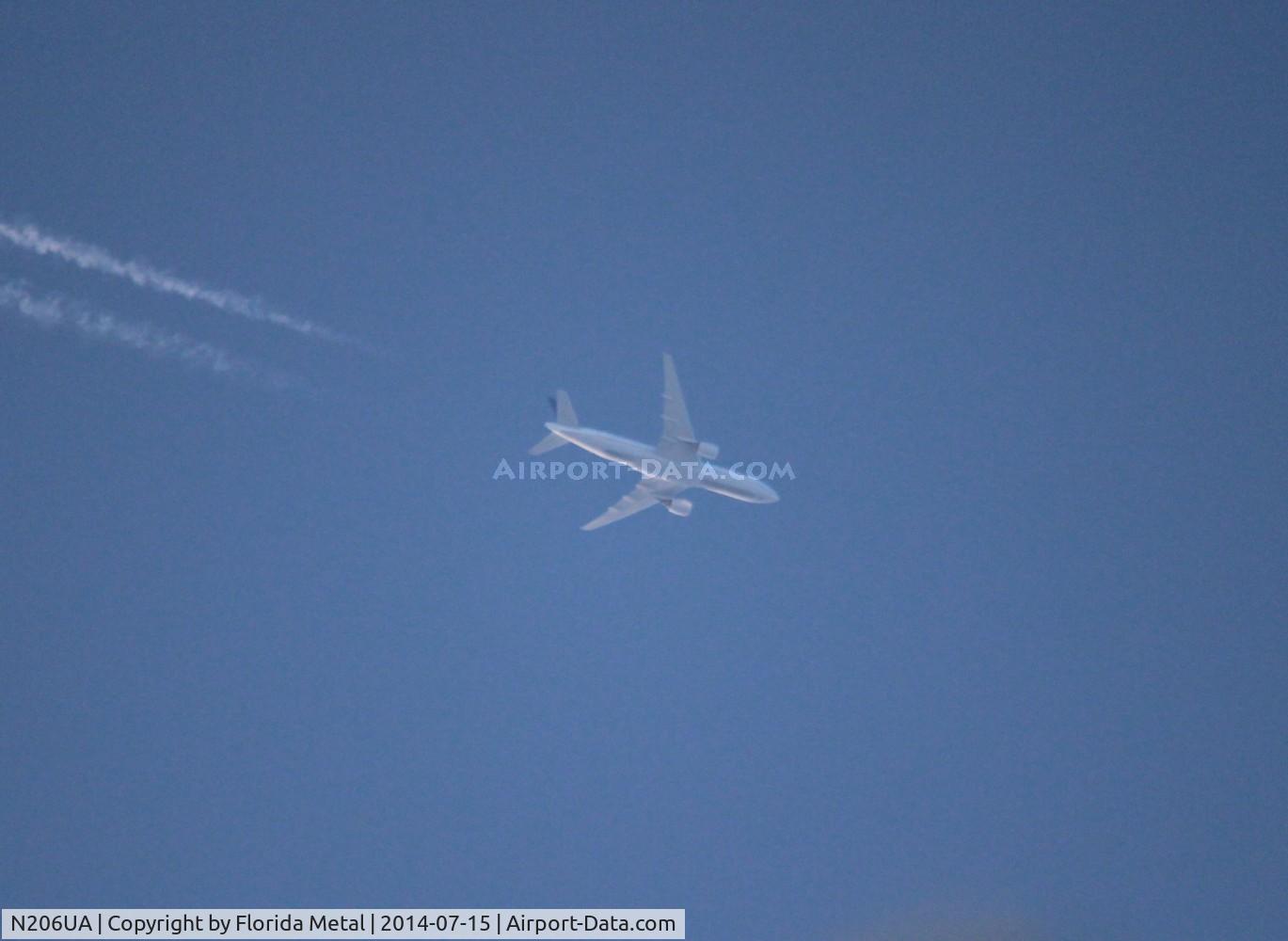 N206UA, 1999 Boeing 777-222/ER C/N 30212, United 777-200 flying over Livonia MI at 35,000 ft ORD-CDG