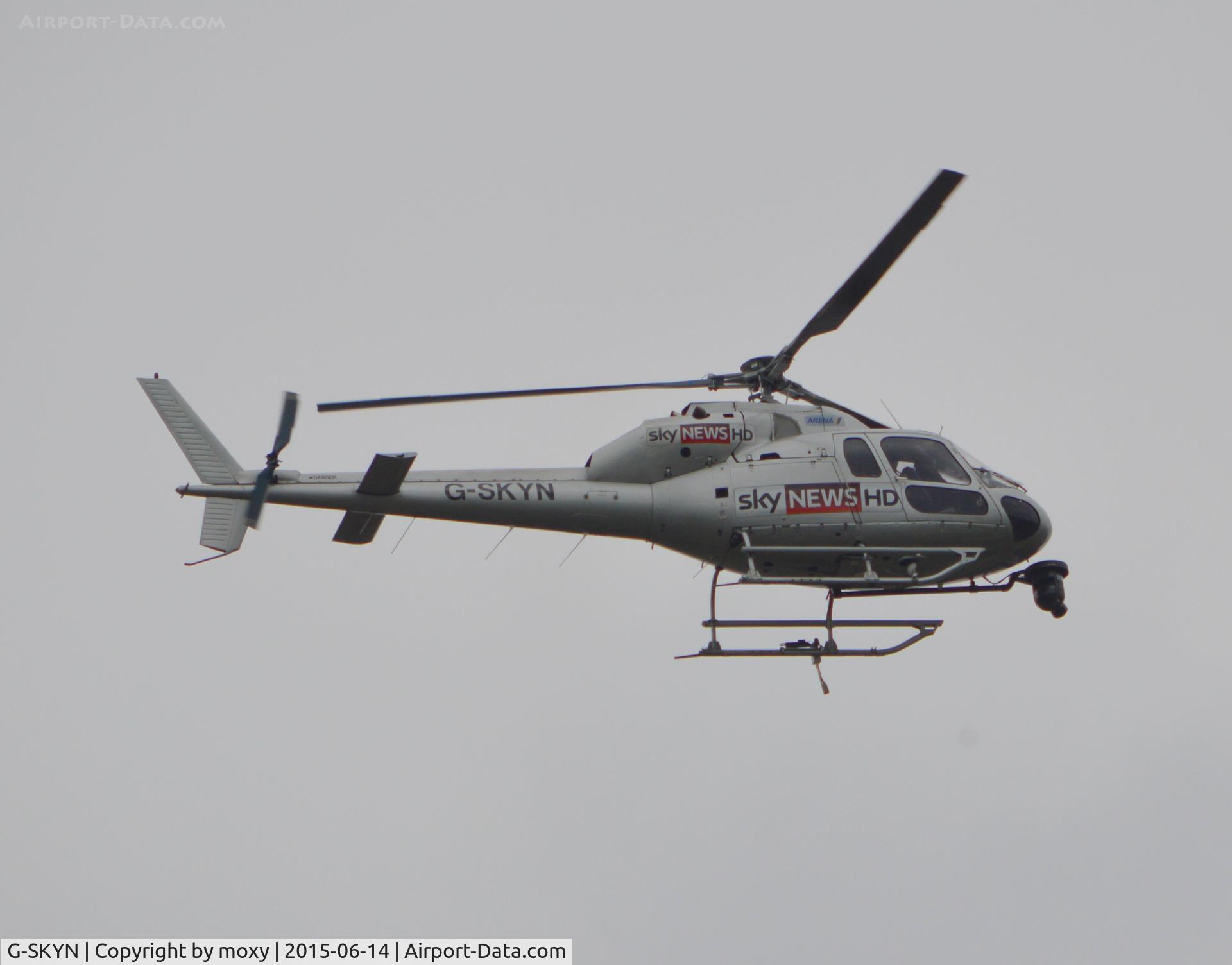 G-SKYN, 1982 Aerospatiale AS-355F-1 Twin Squirrel C/N 5185, Aerospatiale AS355 Ecureuil II of Sky News filming the royal barge 