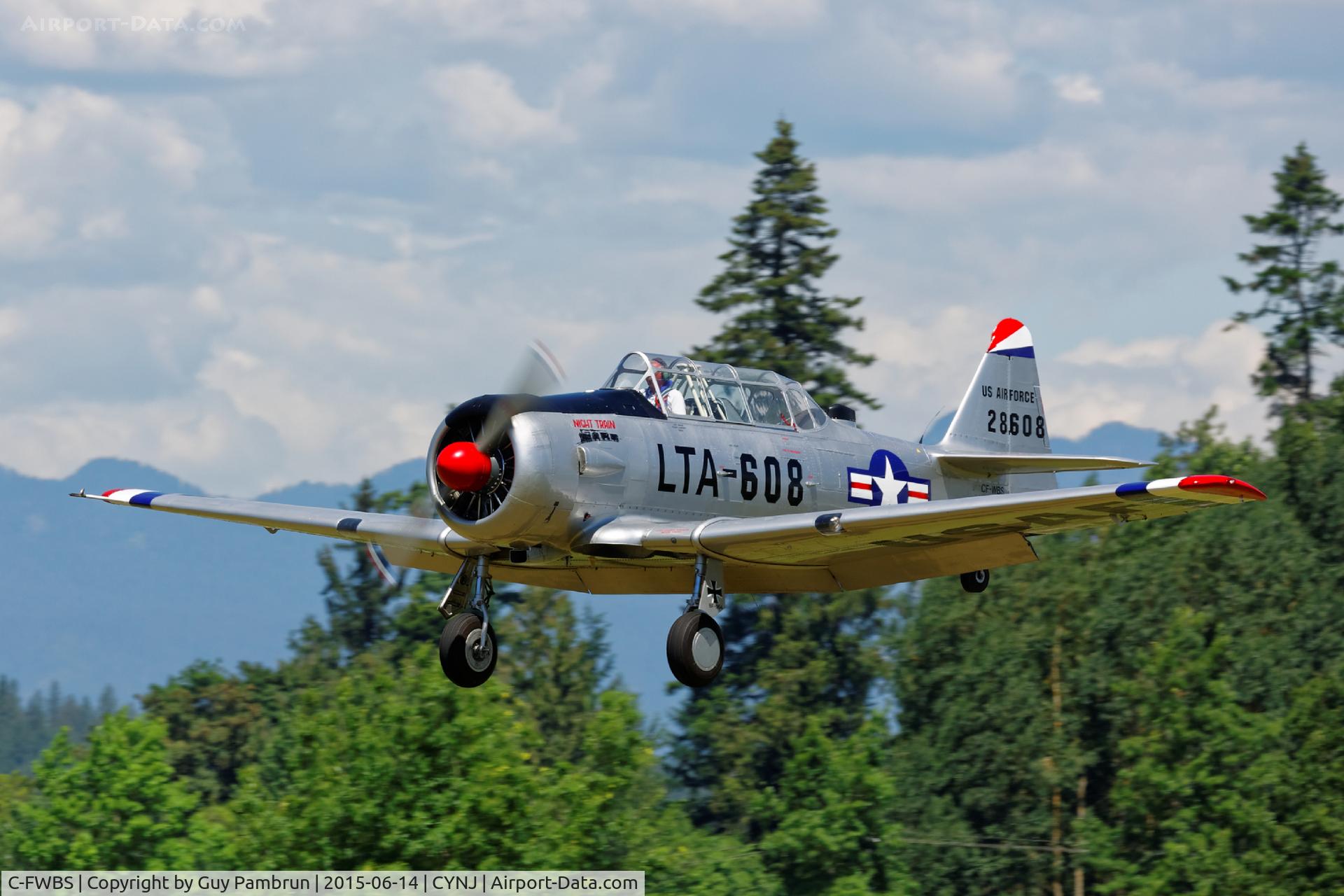 C-FWBS, 1952 Canadian Car & Foundry T-6H Harvard Mk.4M C/N CCF4-529, Landing