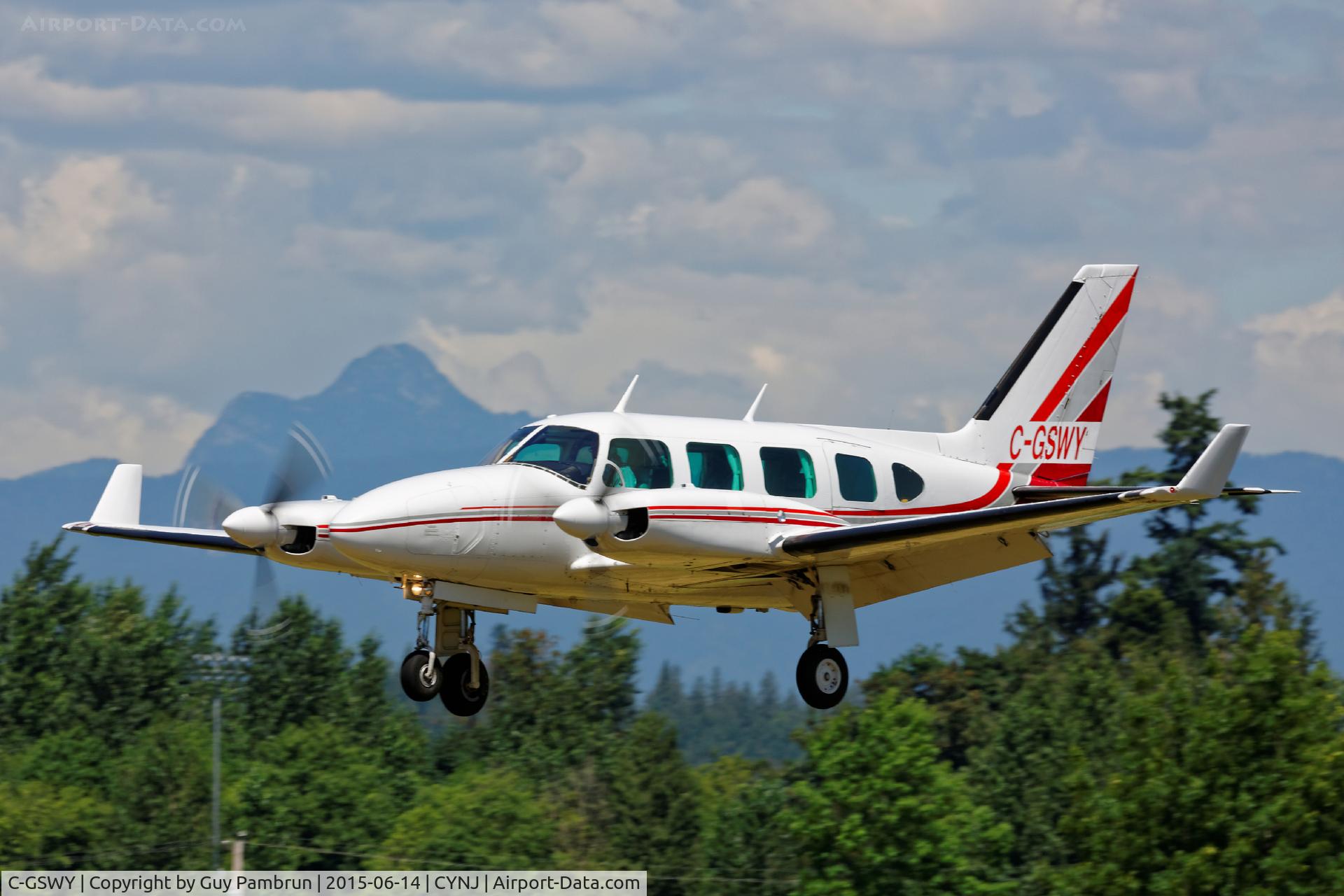 C-GSWY, 1970 Piper PA-31 Turbo Navajo C/N 31-595, Landing