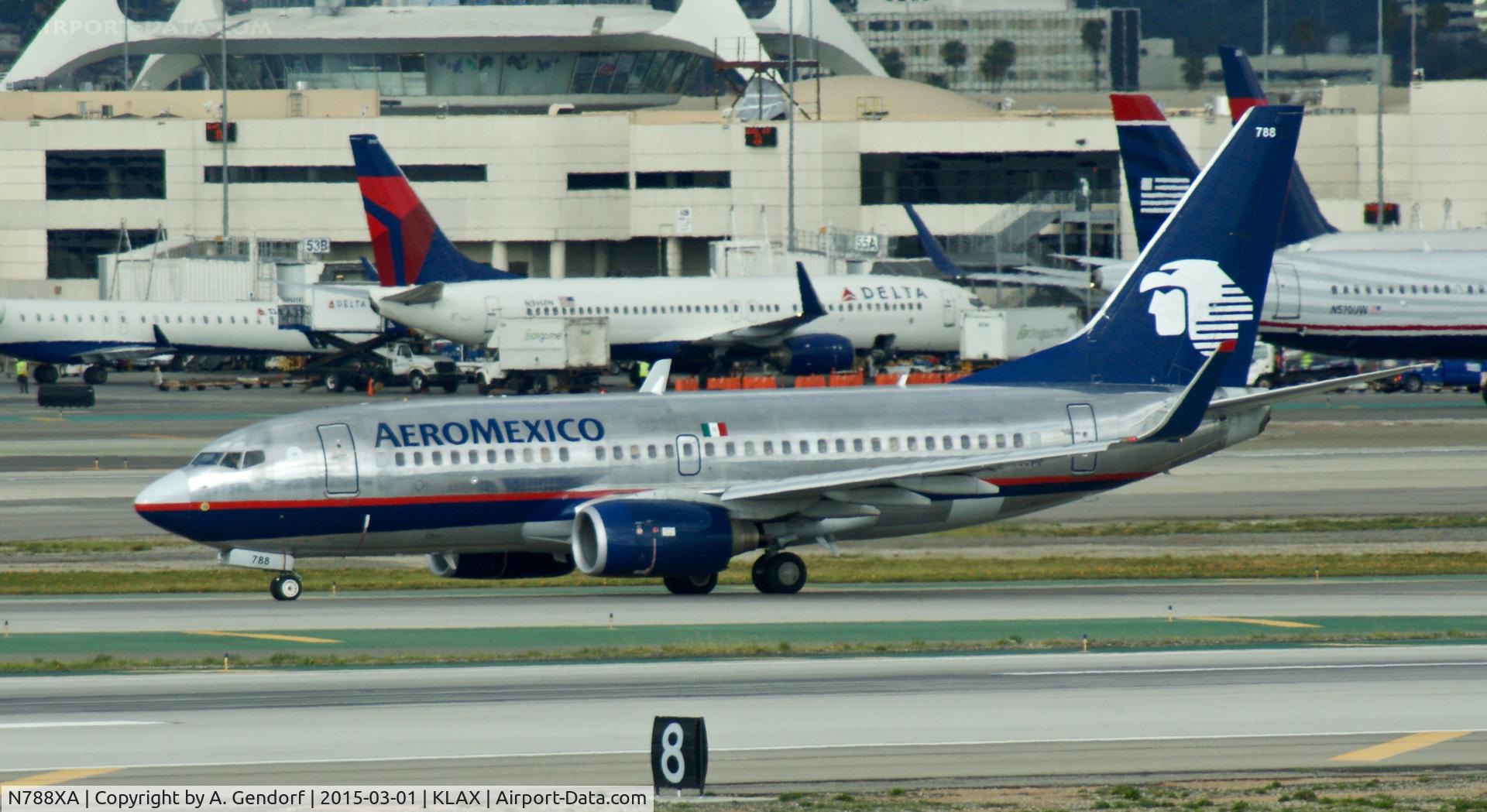 N788XA, 2004 Boeing 737-752 C/N 33788, Aeromexico (classic livery), is here at Los Angeles Int'l(KLAX), shortly after arrival from Mexico City Int'l(MMMX)