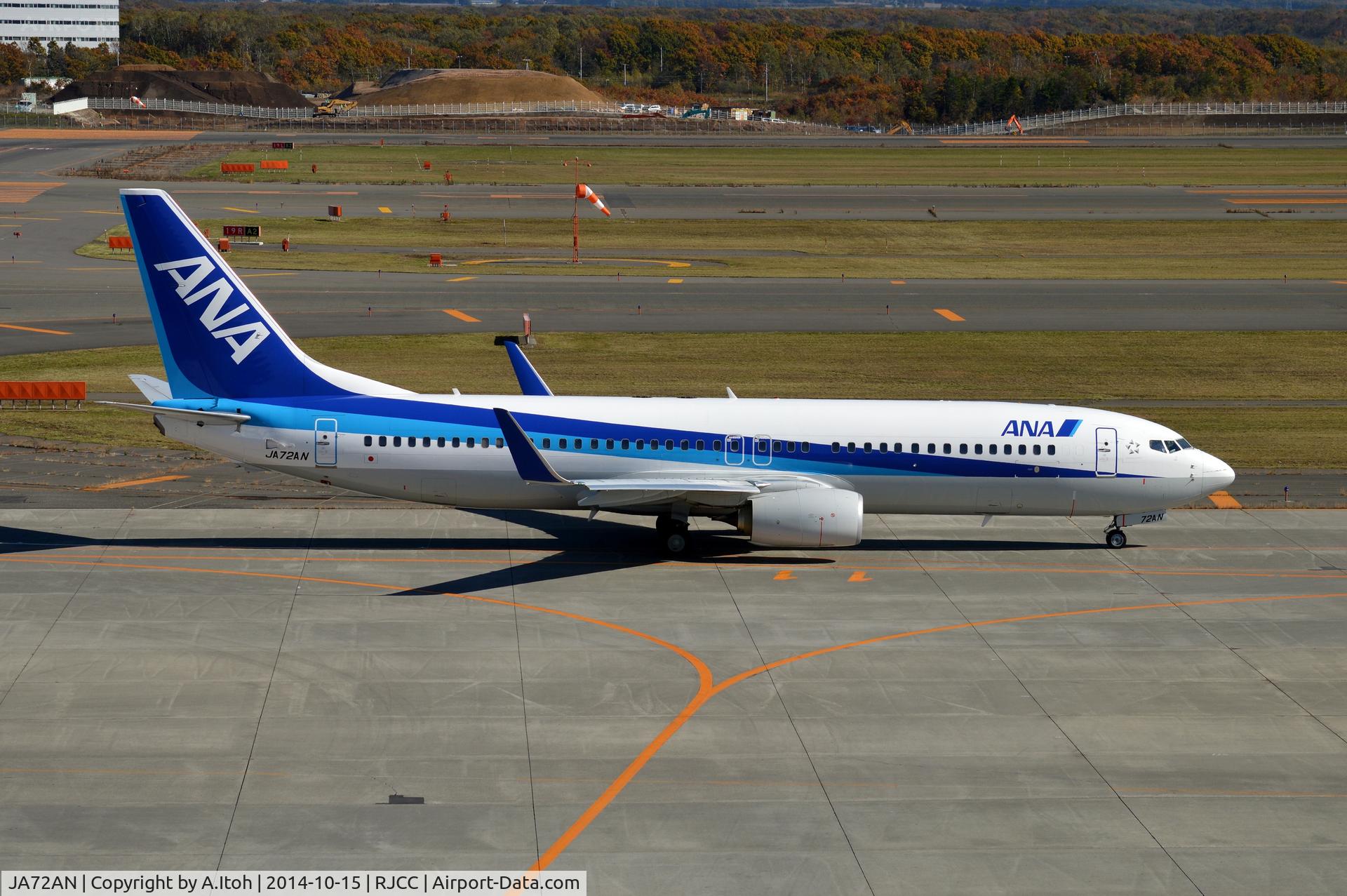 JA72AN, 2013 Boeing 737-881 C/N 33915, moving the taxiway 
