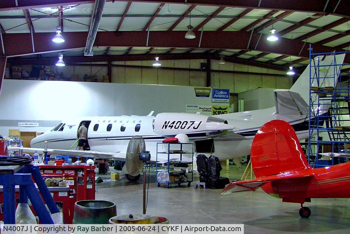 N4007J, 2005 Cessna 560XL C/N 560-5539, Cessna Citation Excel S [560-5539] (Cessna Aircraft Co) Kitchener-Waterloo Regional~C 24/06/2005. Being prepared for delivery to CAAC flight Inspection Centre Beijing~B. Taken in a crowded hangar.