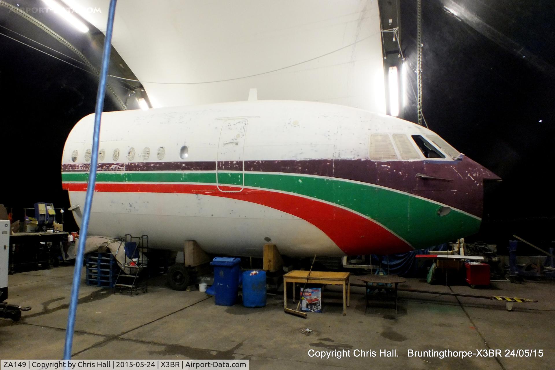 ZA149, 1967 Vickers VC10 K.3 C/N 884, forward fuselage section of VC-10 ZA149 being painted into Gulf Air colours. It will be transported to Bahrain for display