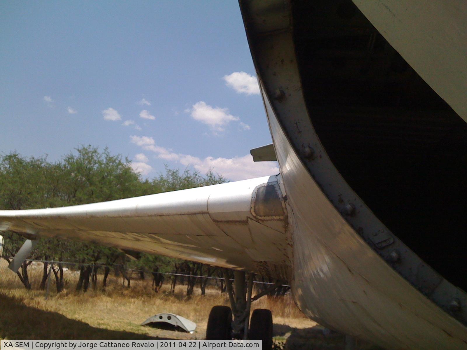 XA-SEM, 1988 Boeing 737-3Y0 C/N 23924, Airplane was brought into the 