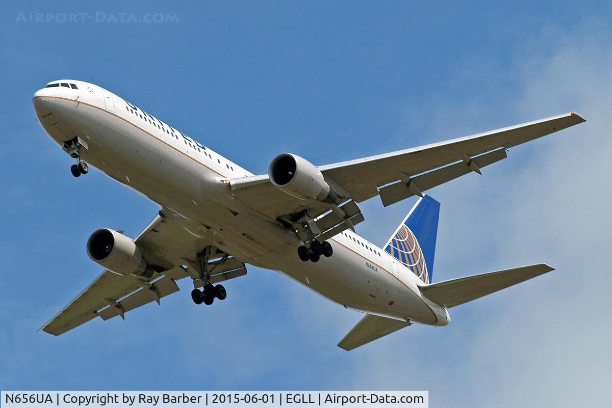 N656UA, 1992 Boeing 767-322 C/N 25394, Boeing 767-322ER [25394] (United Airlines) Home~G 01/06/2015. On approach 27R.