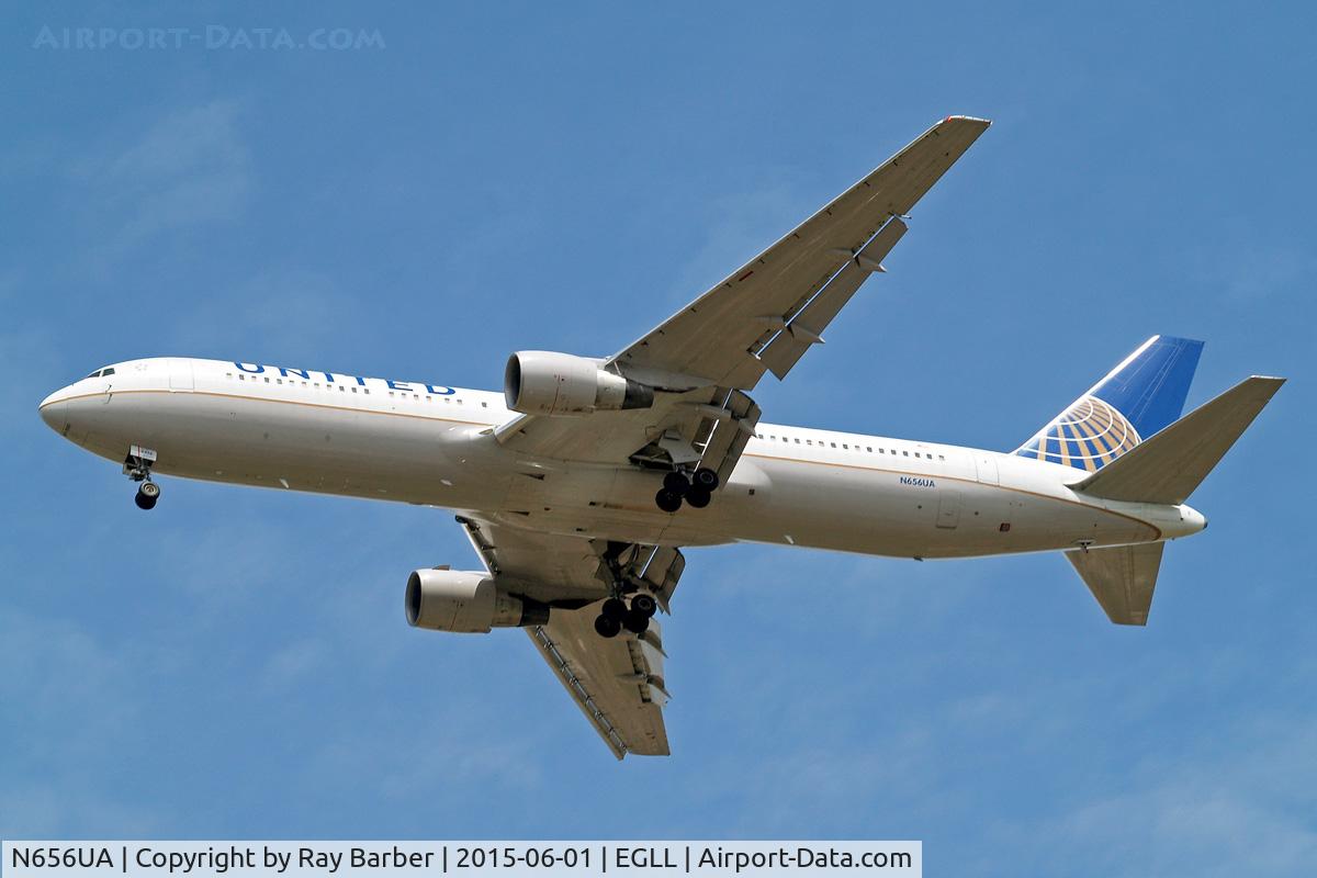 N656UA, 1992 Boeing 767-322 C/N 25394, Boeing 767-322ER [25394] (United Airlines) Home~G 01/06/2015. On approach 27R.
