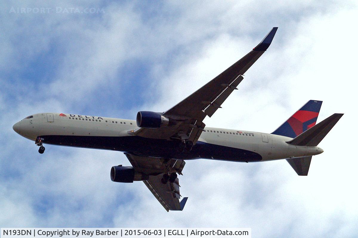 N193DN, 1997 Boeing 767-332 C/N 28450, Boeing 767-332ER [28450] (Delta Air Lines) Home~G 03/06/2015. On approach 27R.
