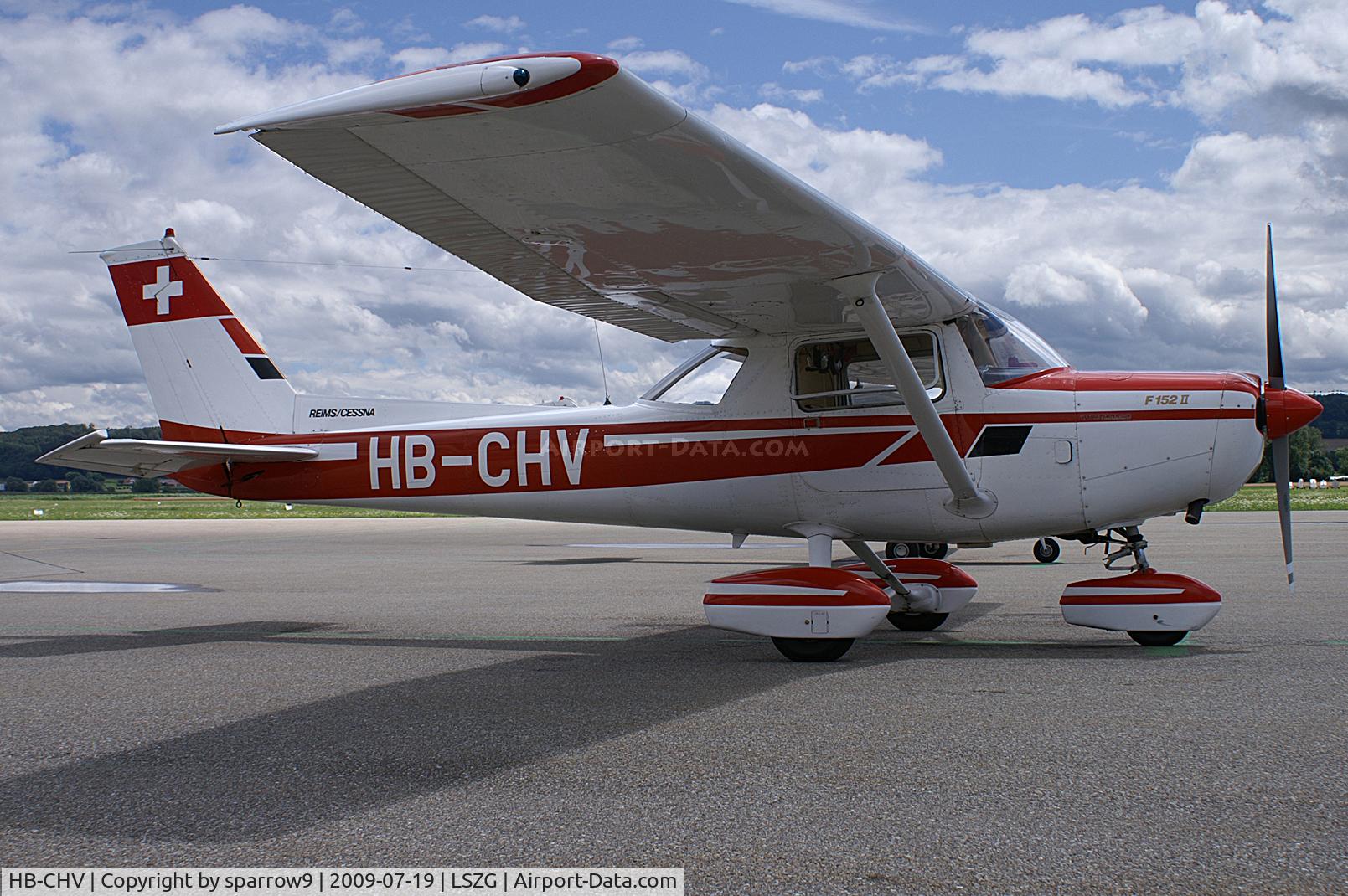 HB-CHV, 1978 Reims F152 C/N 1553, Resting on the apron on a sunny day