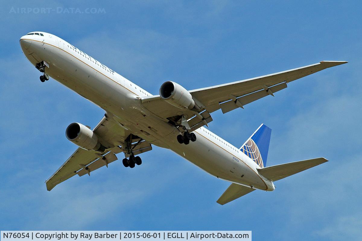 N76054, 2000 Boeing 767-424/ER C/N 29449, Boeing 767-424ER [29449] (United Airlines) Home~G 01/06/2015. On approach 27R.