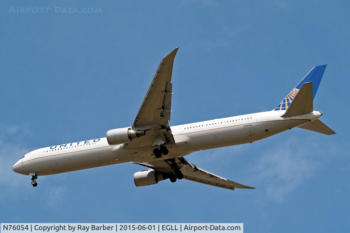 N76054, 2000 Boeing 767-424/ER C/N 29449, Boeing 767-424ER [29449] (United Airlines) Home~G 01/06/2015. On approach 27R.