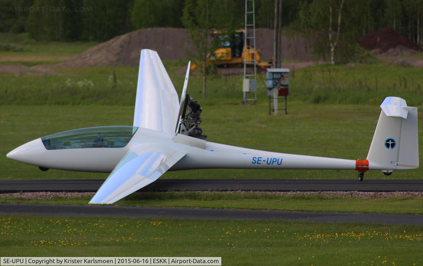 SE-UPU, 1980 Schempp-Hirth Janus CM C/N 3, Parked after todays flight.