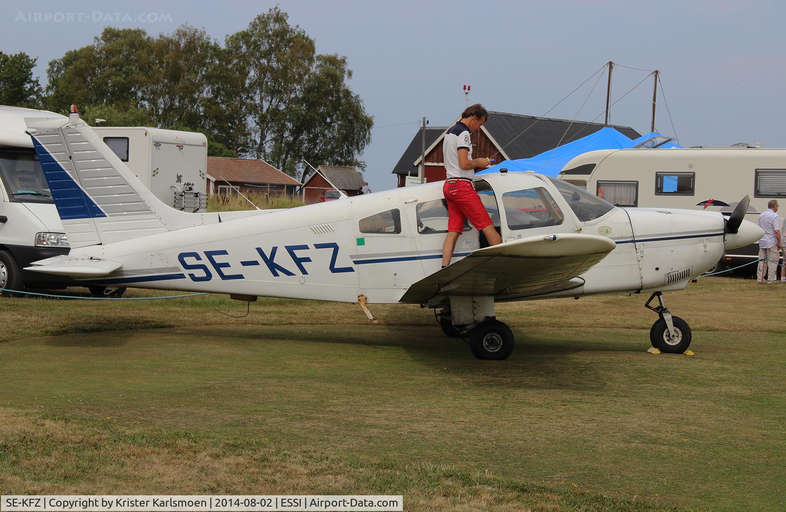 SE-KFZ, 1980 Piper PA-28-181 Archer II C/N 28-8090183, Visingsö Fly In 2014.