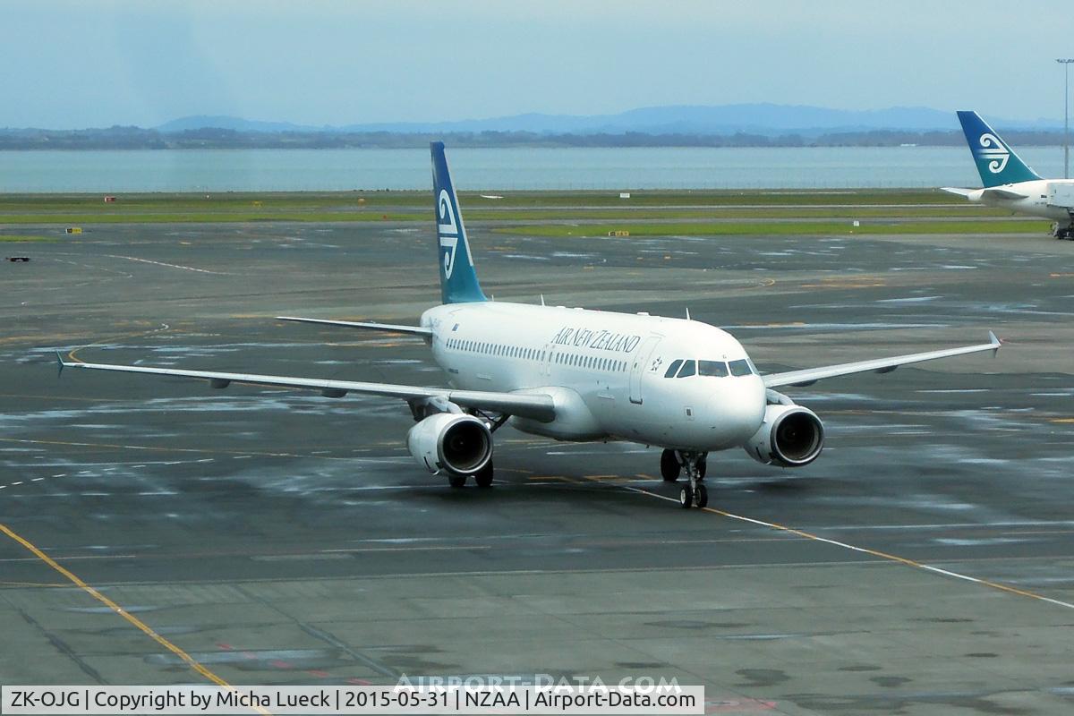 ZK-OJG, 2004 Airbus A320-232 C/N 2173, At Auckland