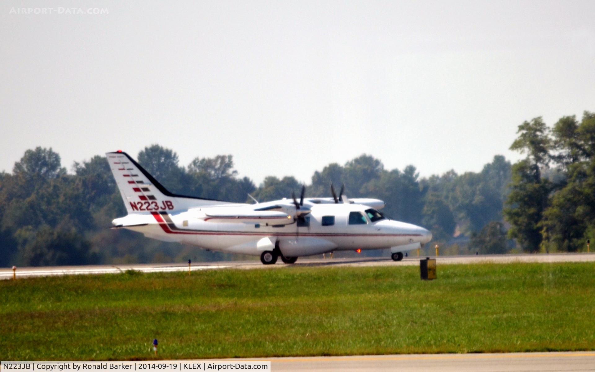 N223JB, 1978 Mitsubishi MU-2B-36A C/N 724SA, Landing Lexington