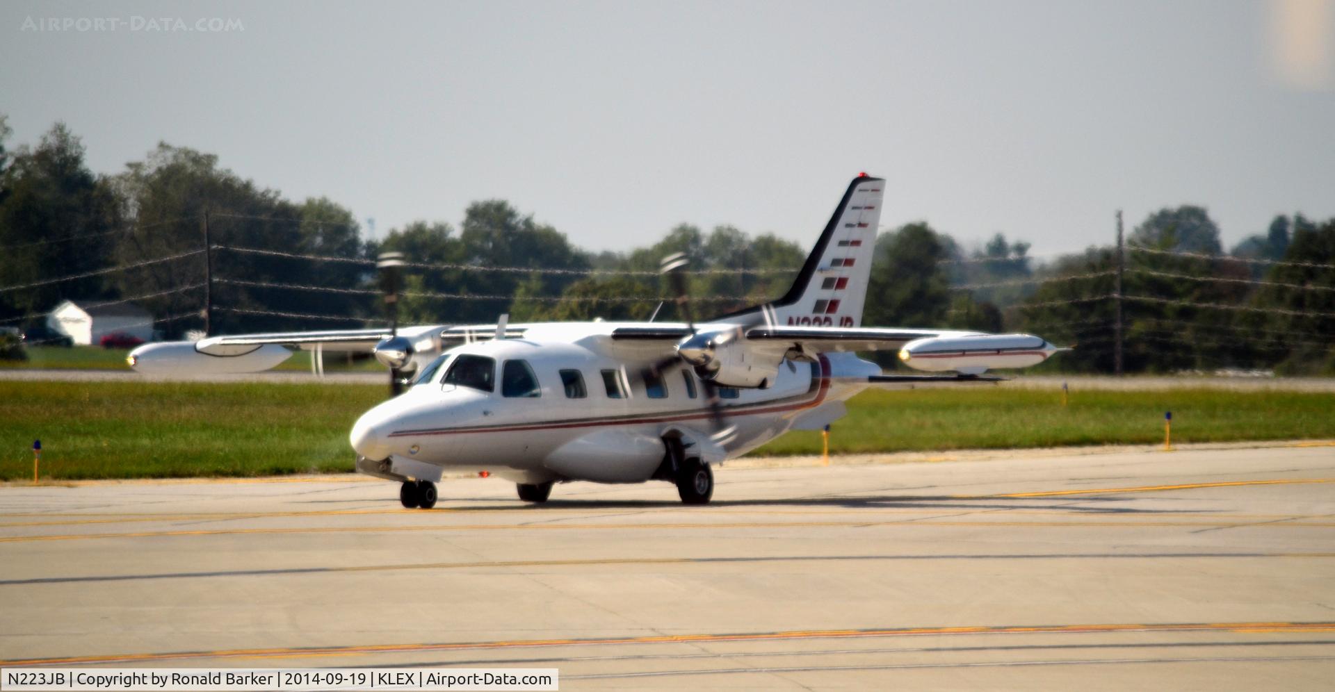 N223JB, 1978 Mitsubishi MU-2B-36A C/N 724SA, Taxi Lexington