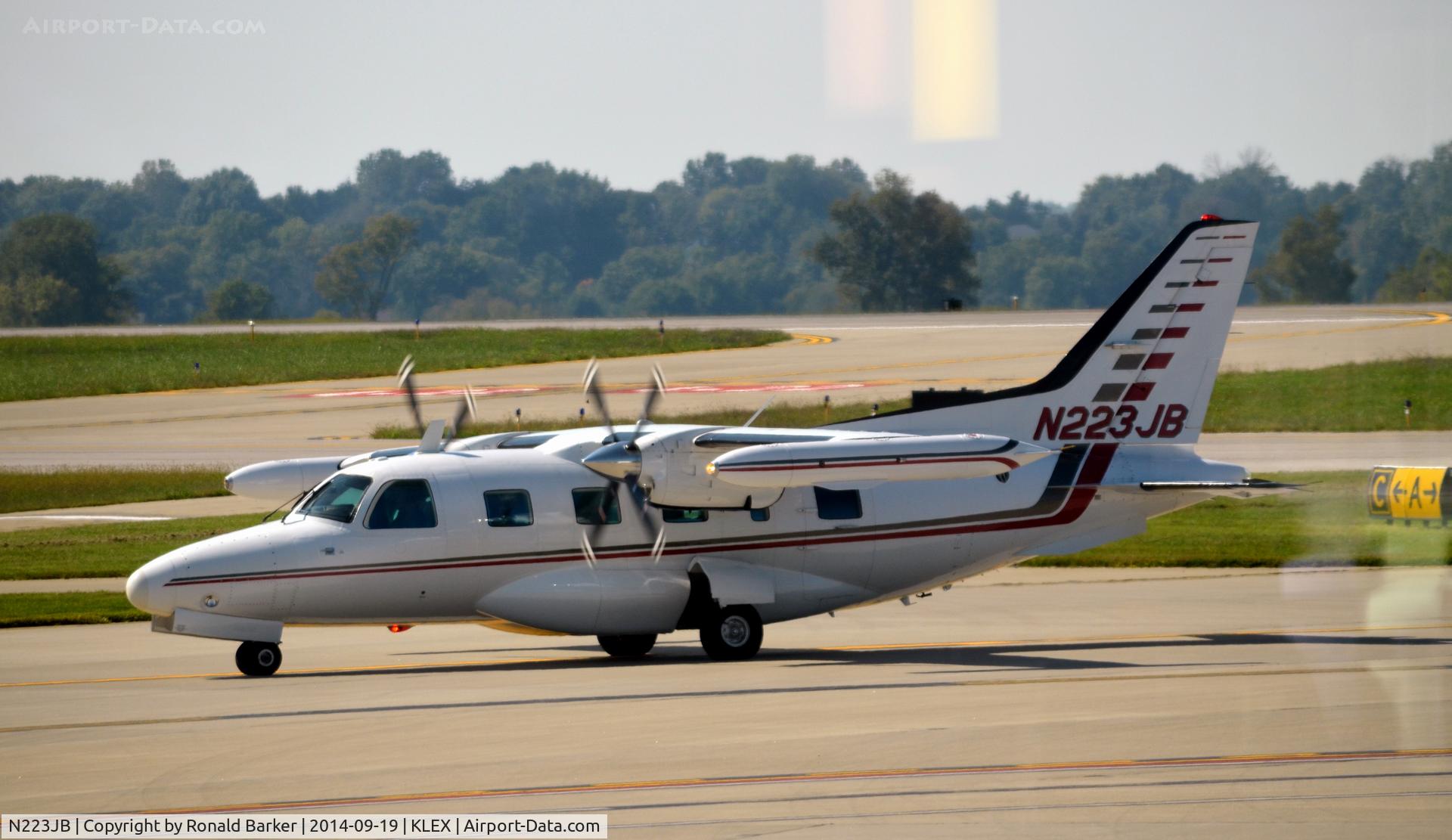 N223JB, 1978 Mitsubishi MU-2B-36A C/N 724SA, Taxi Lexington