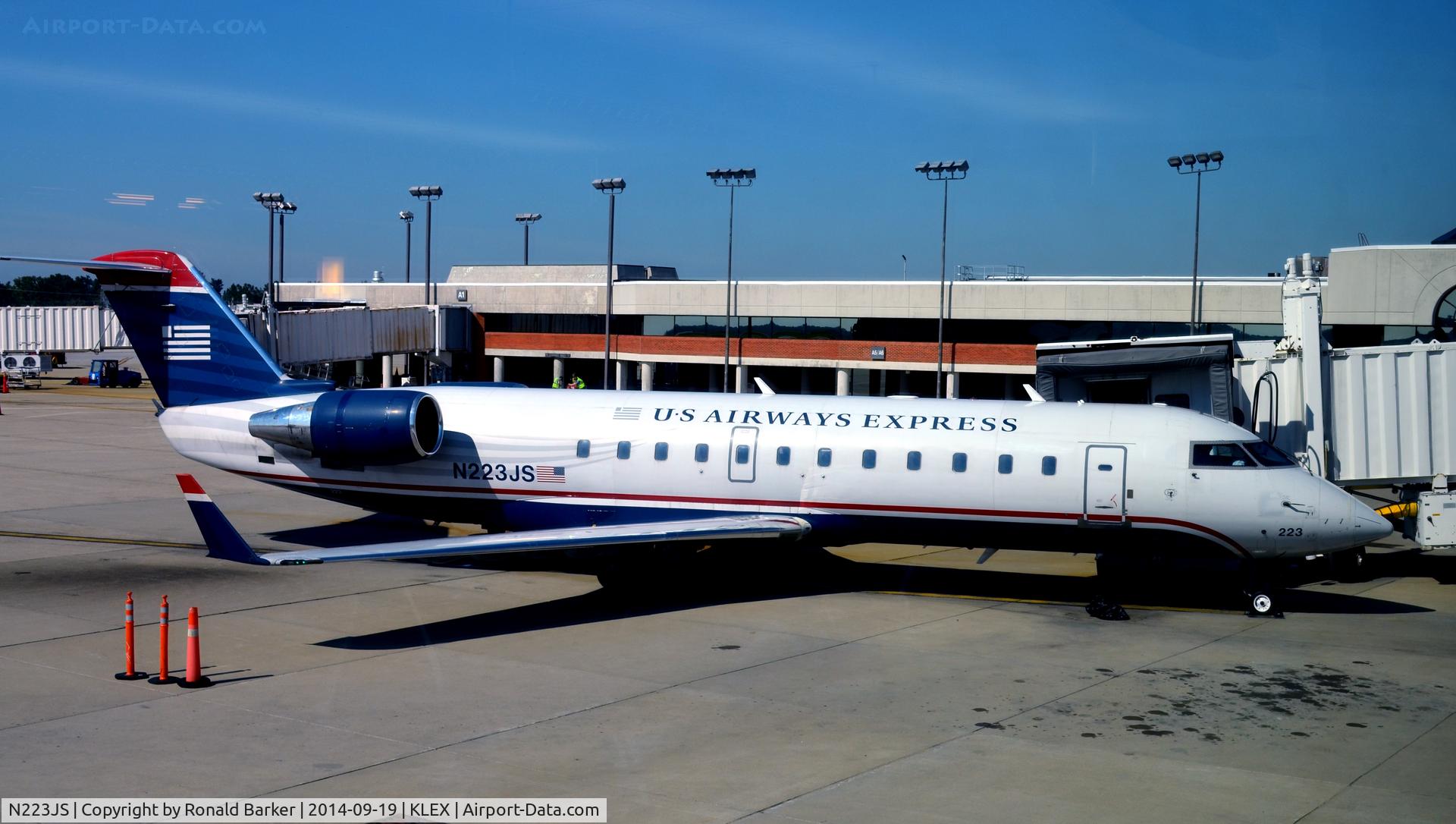 N223JS, 2004 Bombardier CRJ-200ER (CL-600-2B19) C/N 7892, Lexington