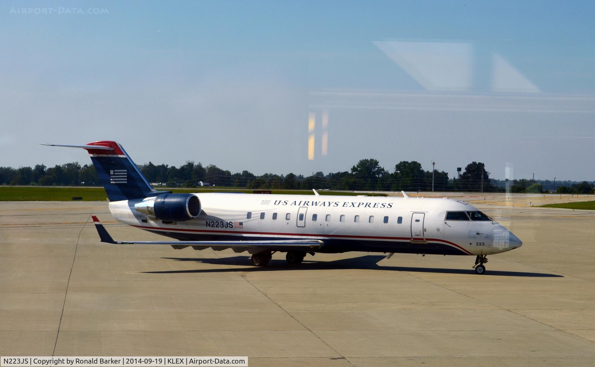 N223JS, 2004 Bombardier CRJ-200ER (CL-600-2B19) C/N 7892, Pushback for taxi Lexington