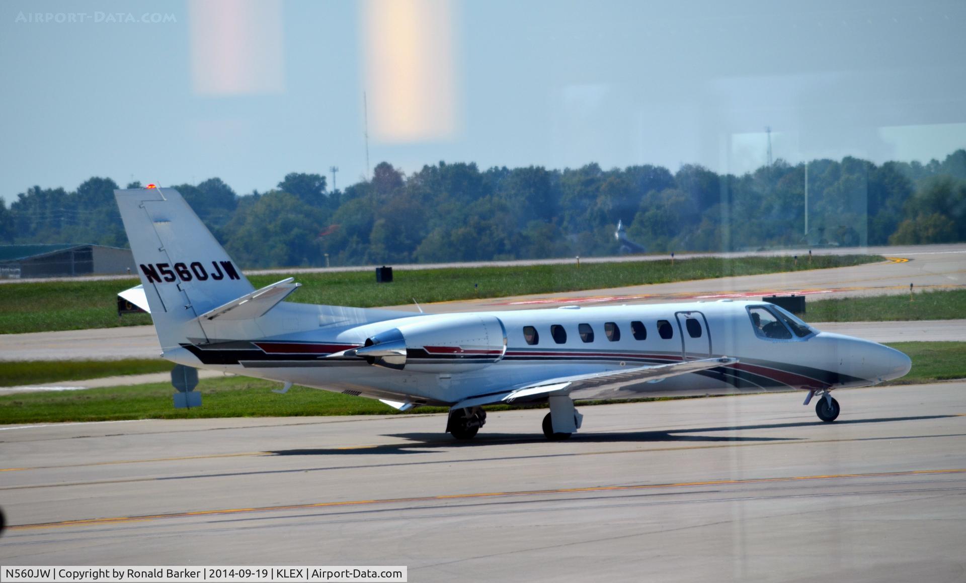 N560JW, 2001 Cessna 560 C/N 560-0560, Taxi Lexington