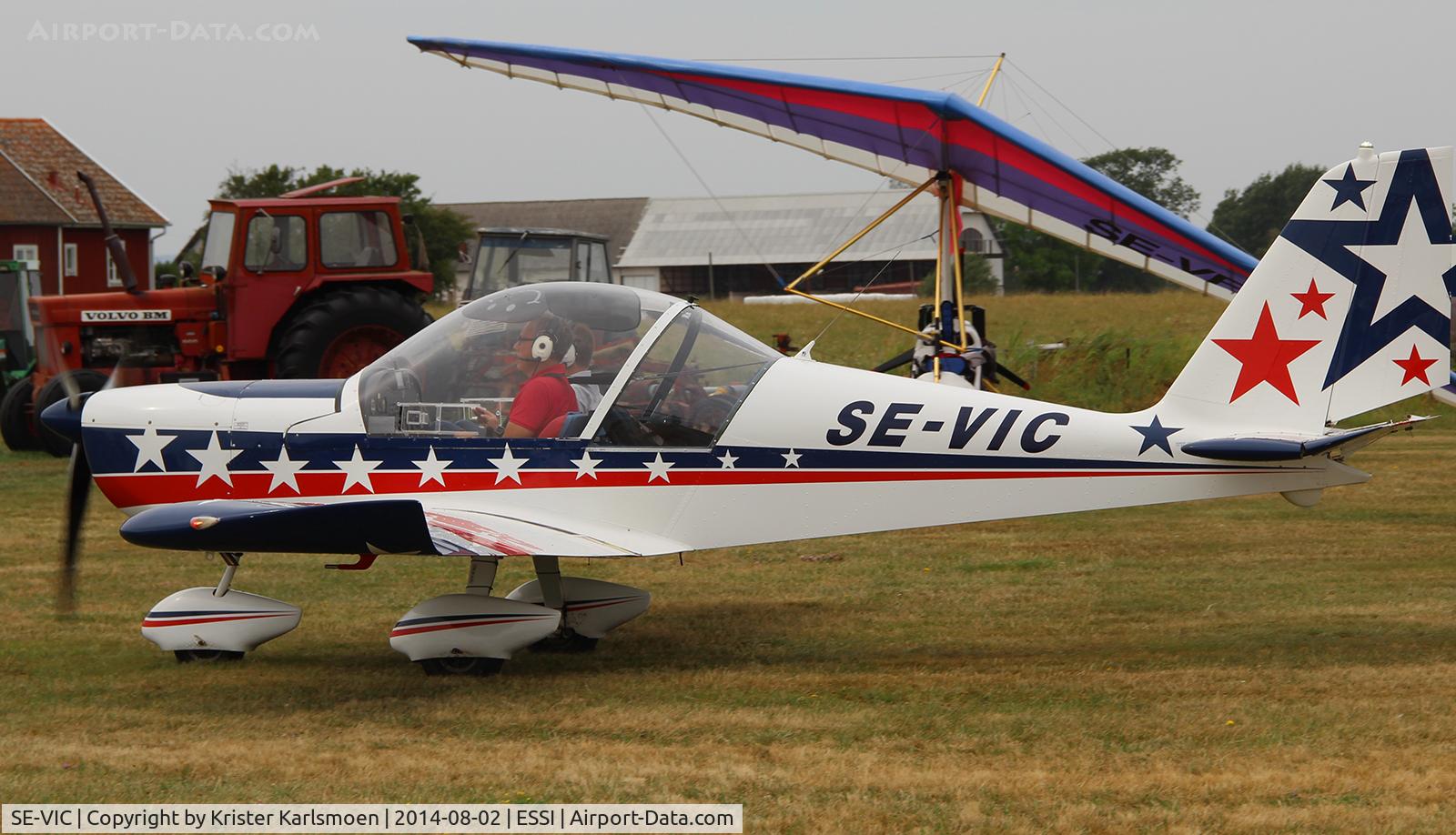 SE-VIC, 2002 Evektor-Aerotechnik EV-97 Eurostar C/N 2002-1507, Visingsö Fly In 2014.
