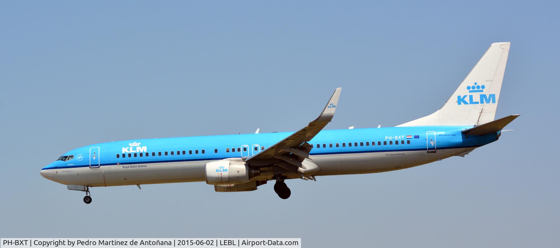 PH-BXT, 2004 Boeing 737-9K2 C/N 32944, El Prat Barcelona - España