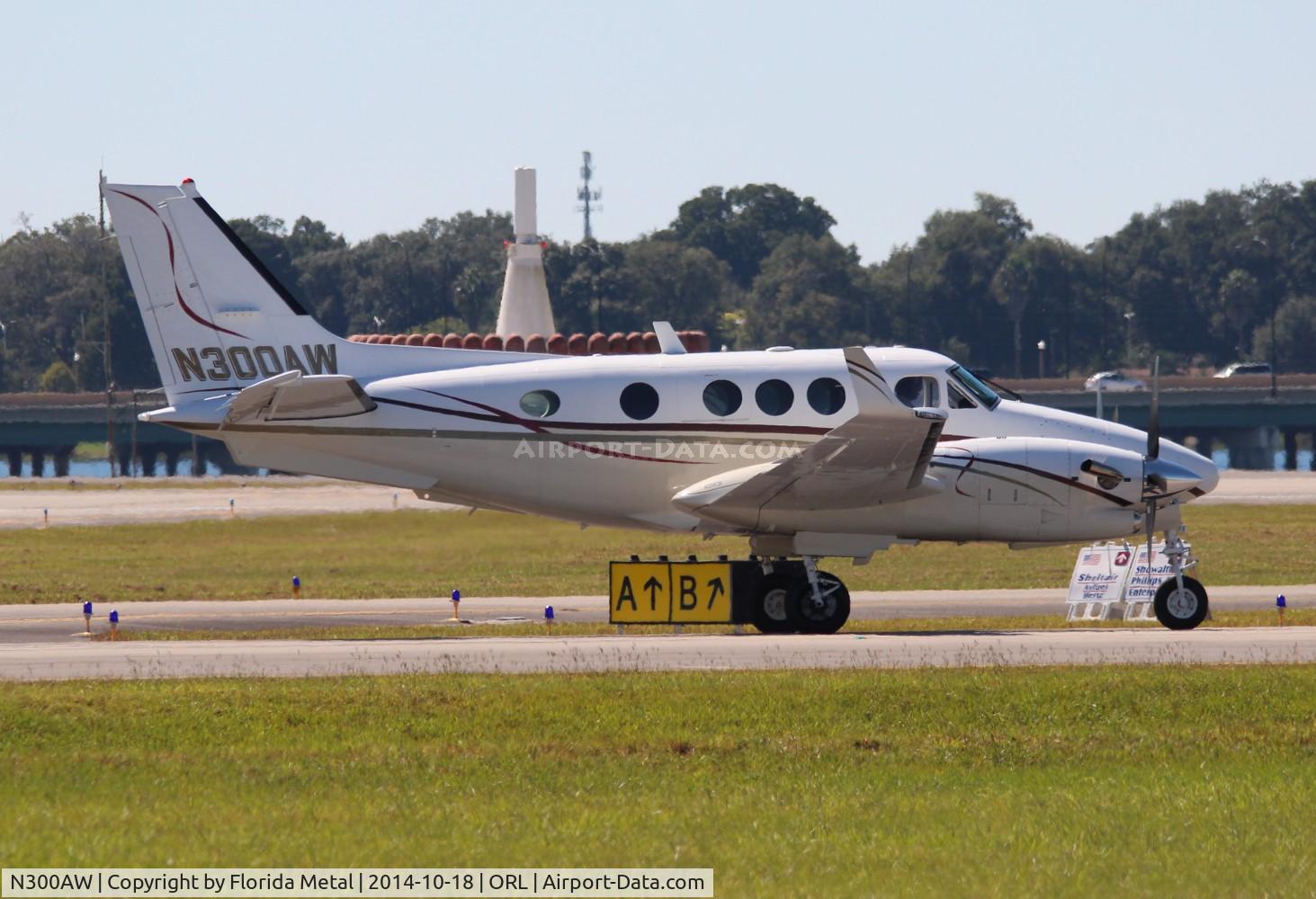 N300AW, 1999 Raytheon Aircraft Company C90A C/N LJ-1570, Beech C90A