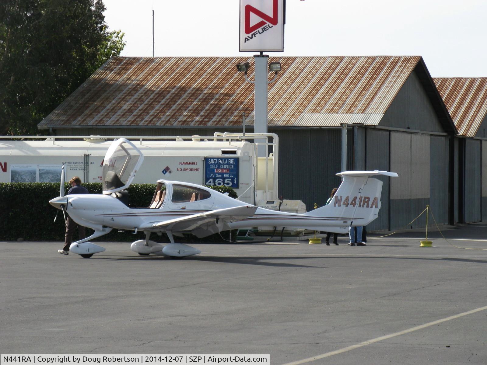 N441RA, 2008 Diamond DA-40XLS Diamond Star C/N 40.916, 2008 Diamond DA-40XLS DIAMOND STAR, Lycoming IO-360-MIA+ 180 Hp, at fuel dock
