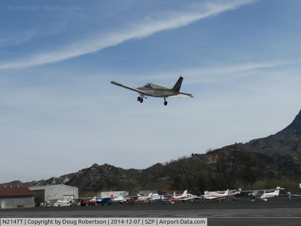 N2147T, 1971 Piper PA-28-140 C/N 28-7125547, 1971 Piper PA-28-140, Lycoming O-320-E2A 150 Hp, overflight Rwy 04