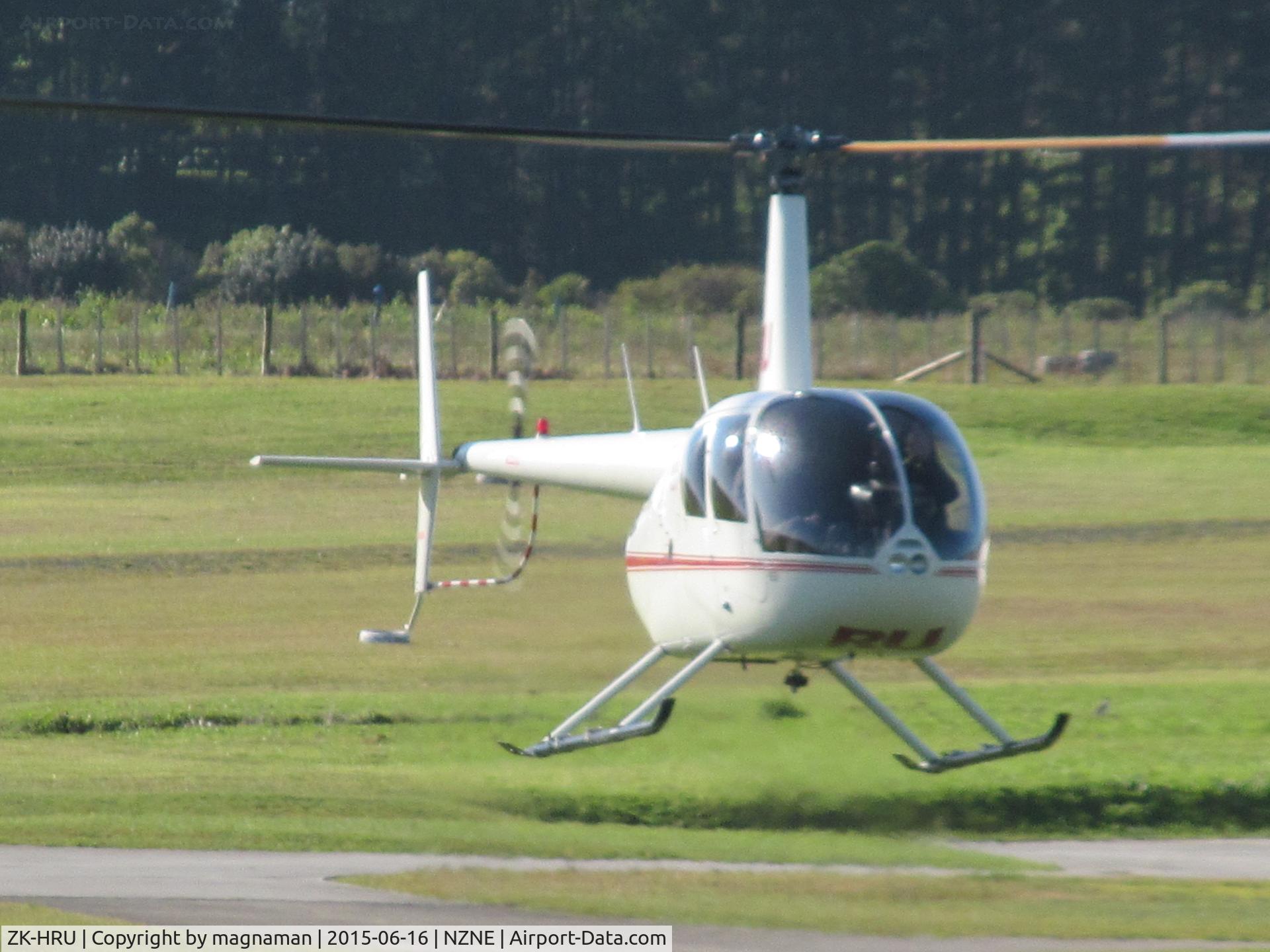 ZK-HRU, Robinson R44 II C/N 11215, training at north shore