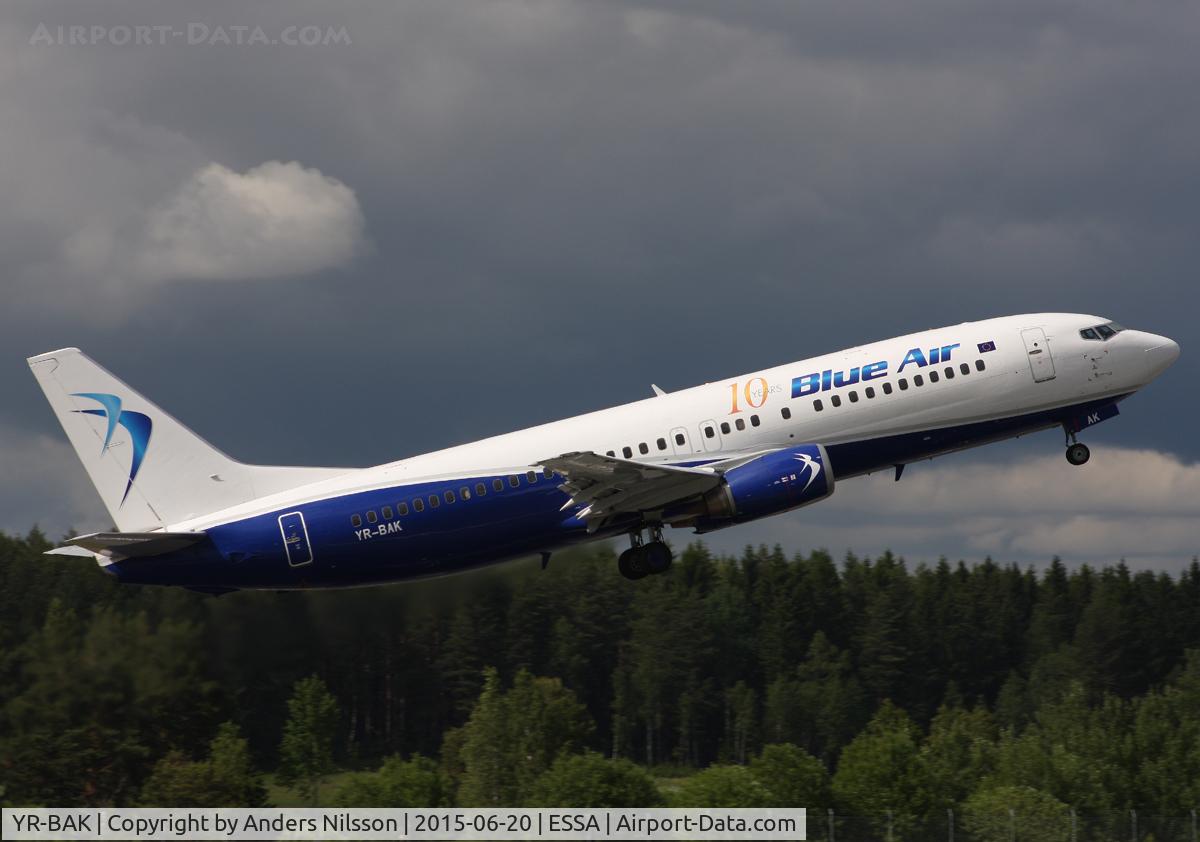 YR-BAK, 1992 Boeing 737-430 C/N 27005, Departing runway 08.