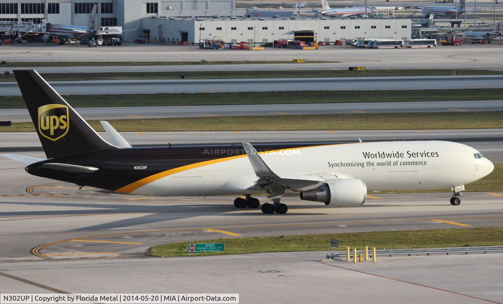 N302UP, 1995 Boeing 767-34AFR C/N 27240, UPS 767-300