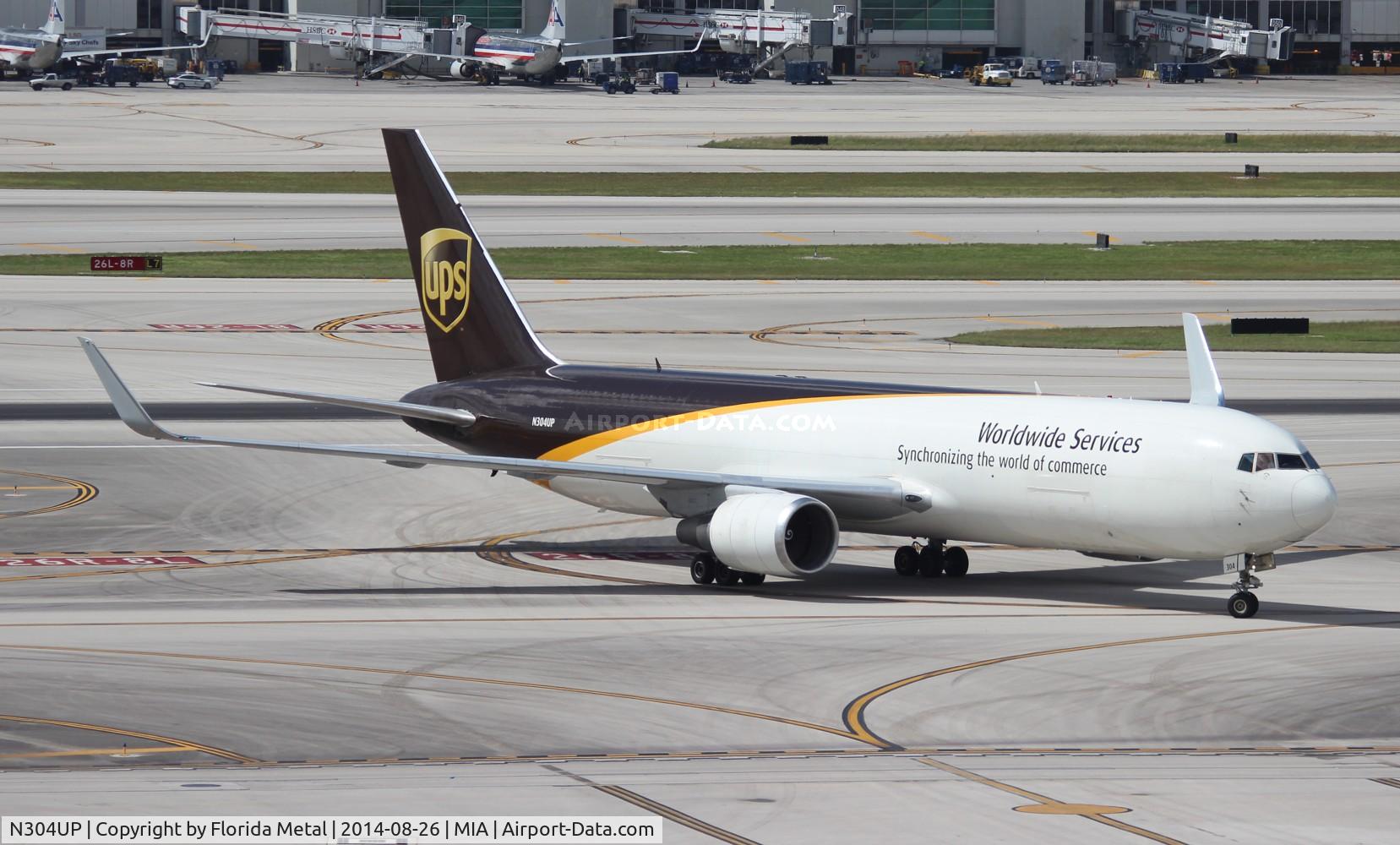 N304UP, 1995 Boeing 767-34AFER C/N 27242, UPS 767-300