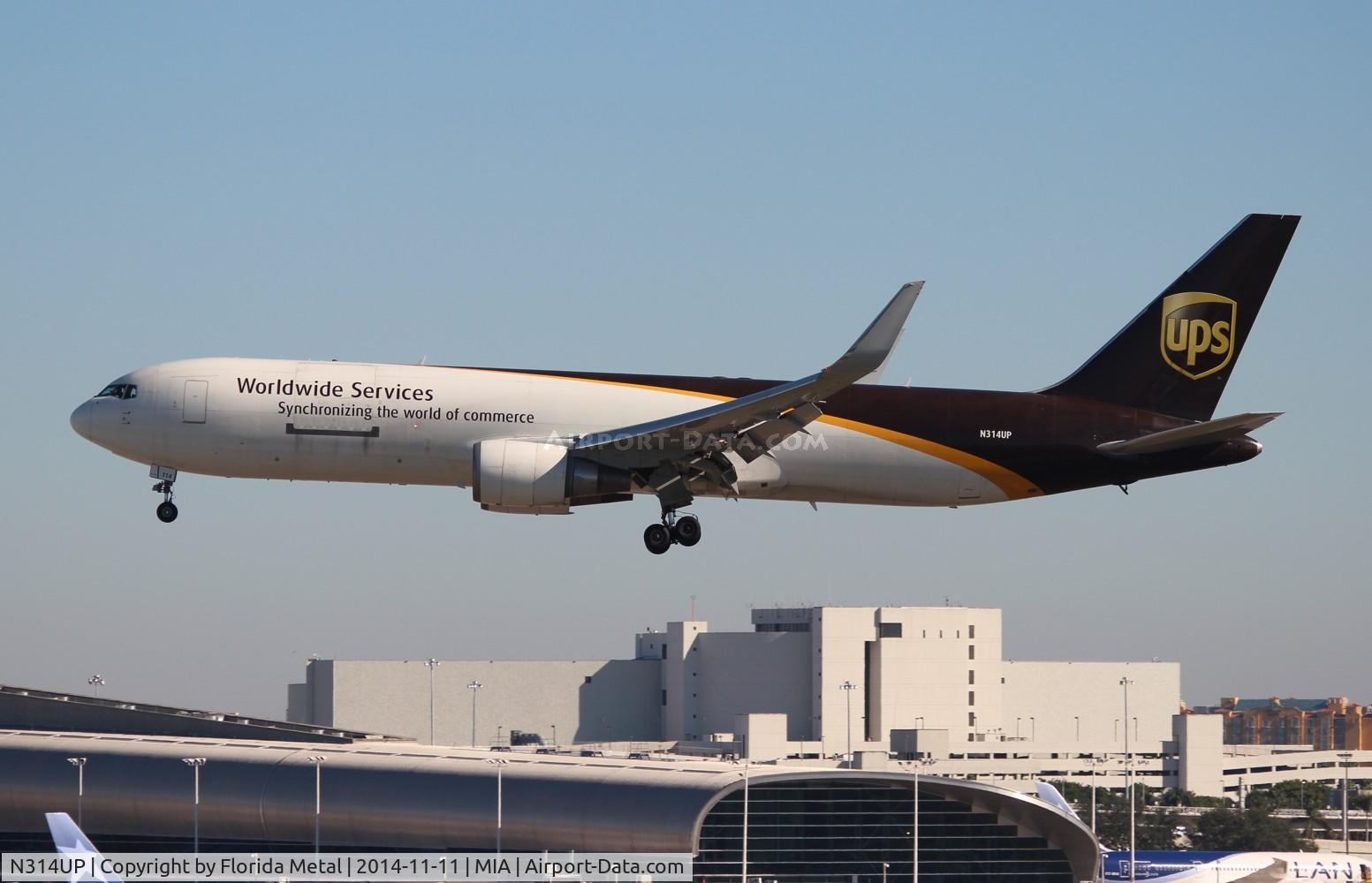 N314UP, 1996 Boeing 767-34AF C/N 27742, UPS 767-300