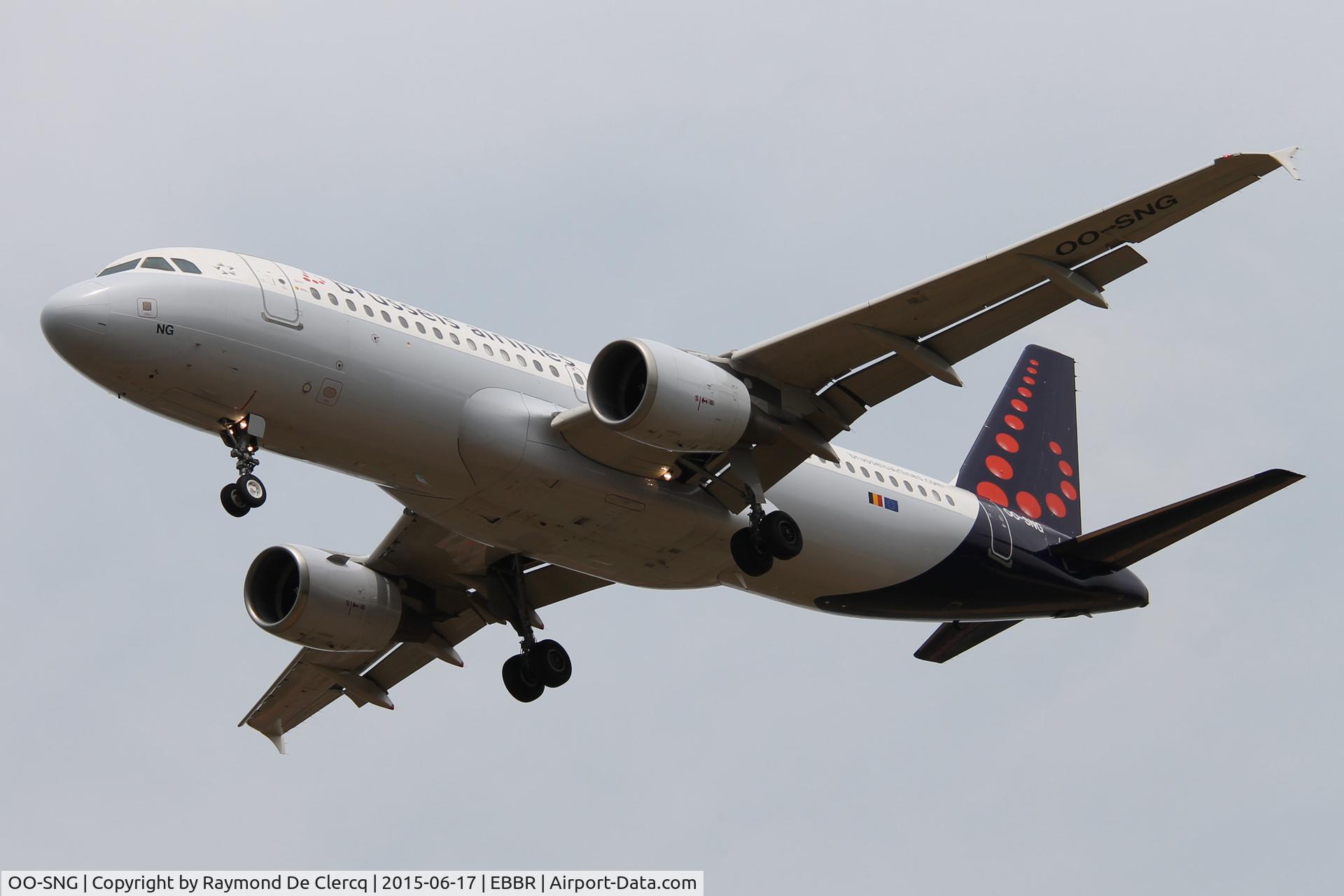 OO-SNG, 2002 Airbus A320-214 C/N 1885, Landing at Brussels.