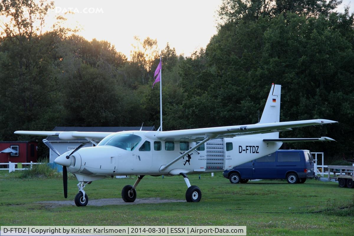 D-FTDZ, 1998 Cessna 208B Grand Caravan C/N 208B-0726, Here for paraschuters.