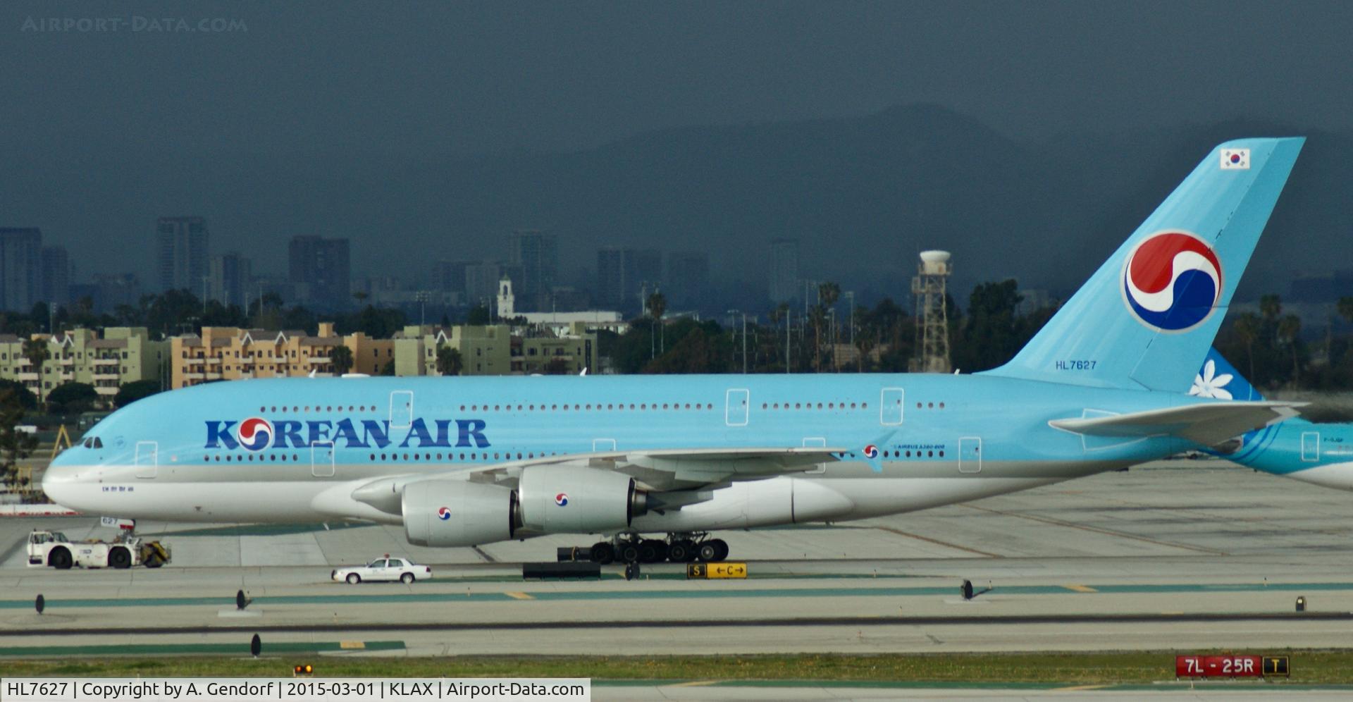 HL7627, 2013 Airbus A380-861 C/N 0130, Korean Air, is taxiing at Los Angeles Int'l(KLAX)