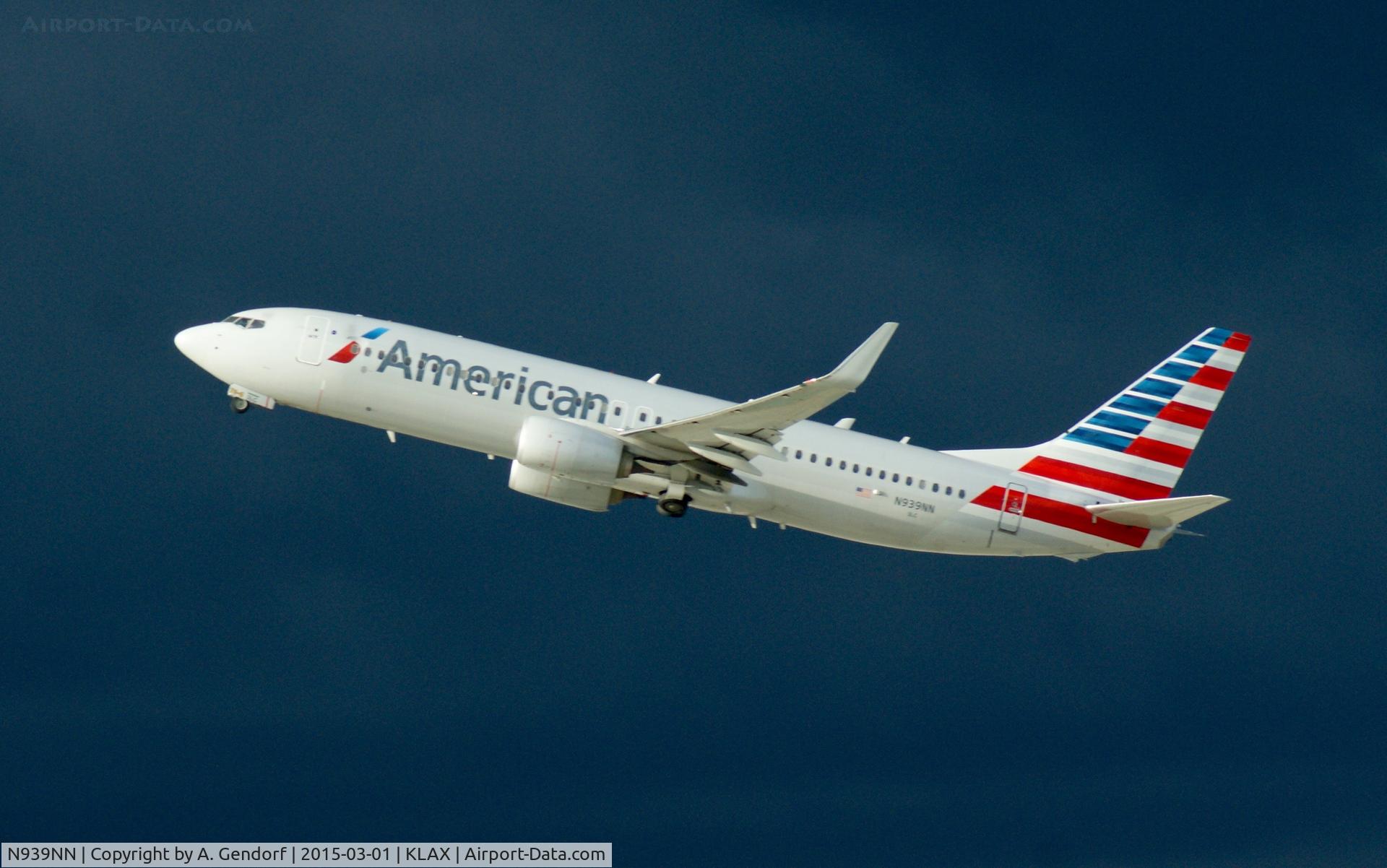 N939NN, 2013 Boeing 737-823 C/N 33491, American Airlines, departs here in front of a heavy thunderstorm at Los Angeles Int'l(KLAX)